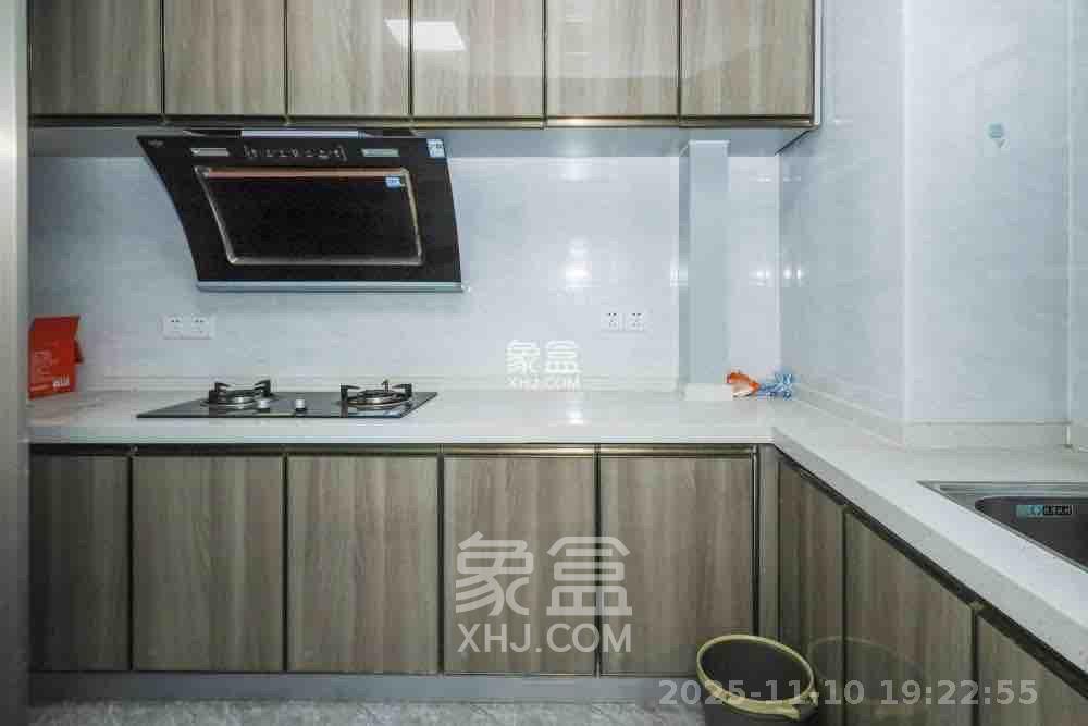 中国铁建梅溪青秀三期 5室2厅2卫 3500.0元/月 中国铁建梅溪青秀三期 5室2厅2卫 3500.0元/月室内图