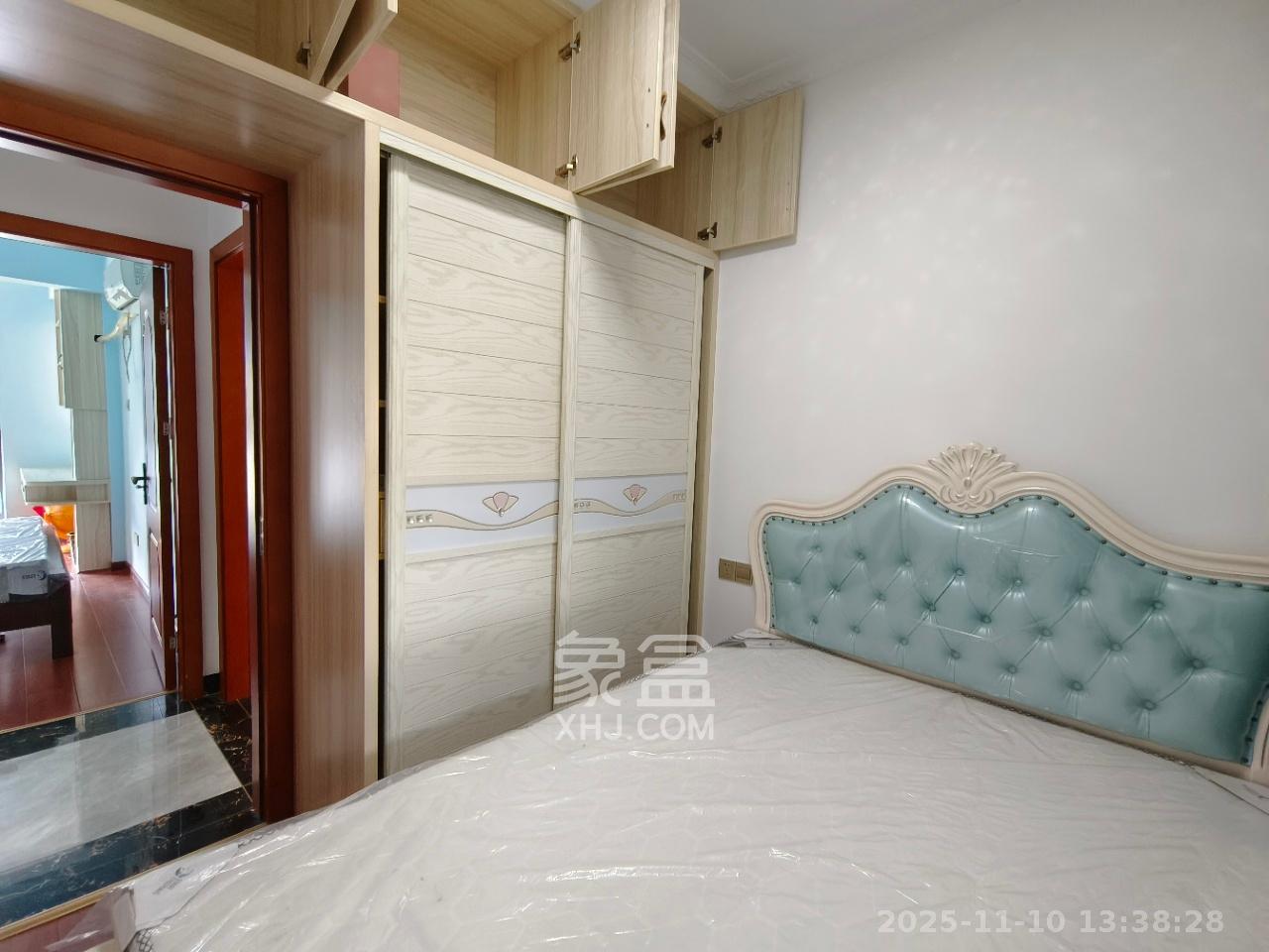 乾源国际  3室2厅2卫    2000.0元/月室内图