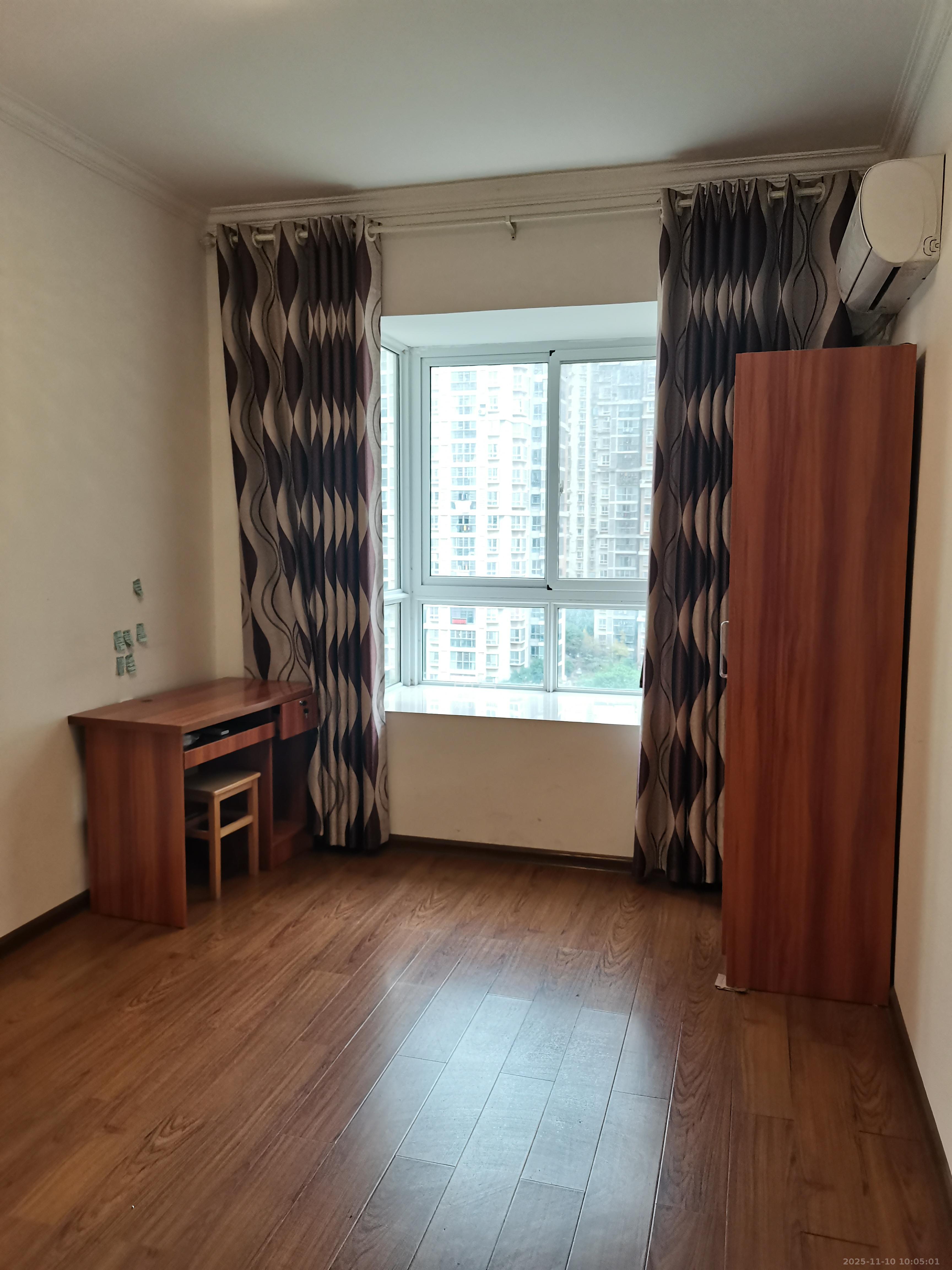 中房F联邦  4室2厅2卫    3000.0元/月室内图