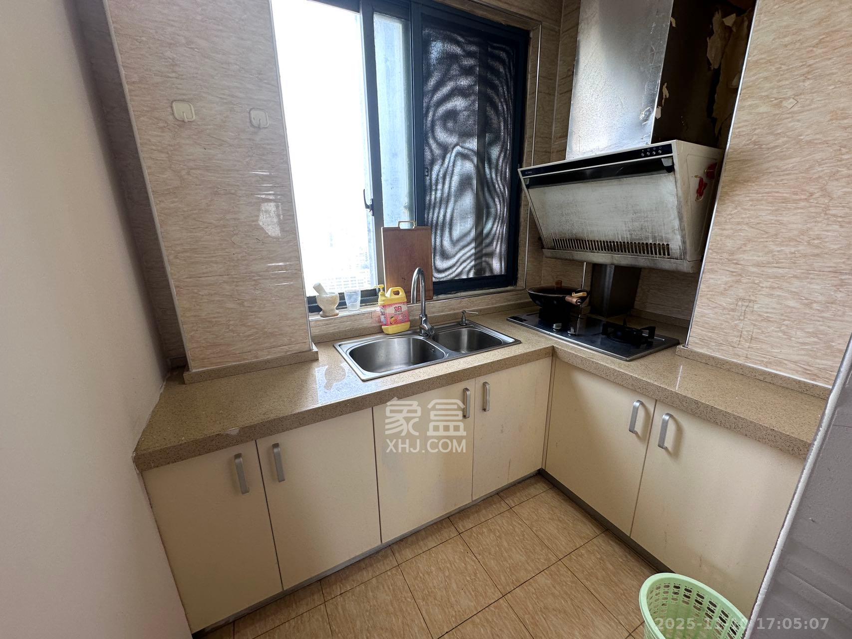 上城金都  1室1厅1卫    2100.0元/月室内图