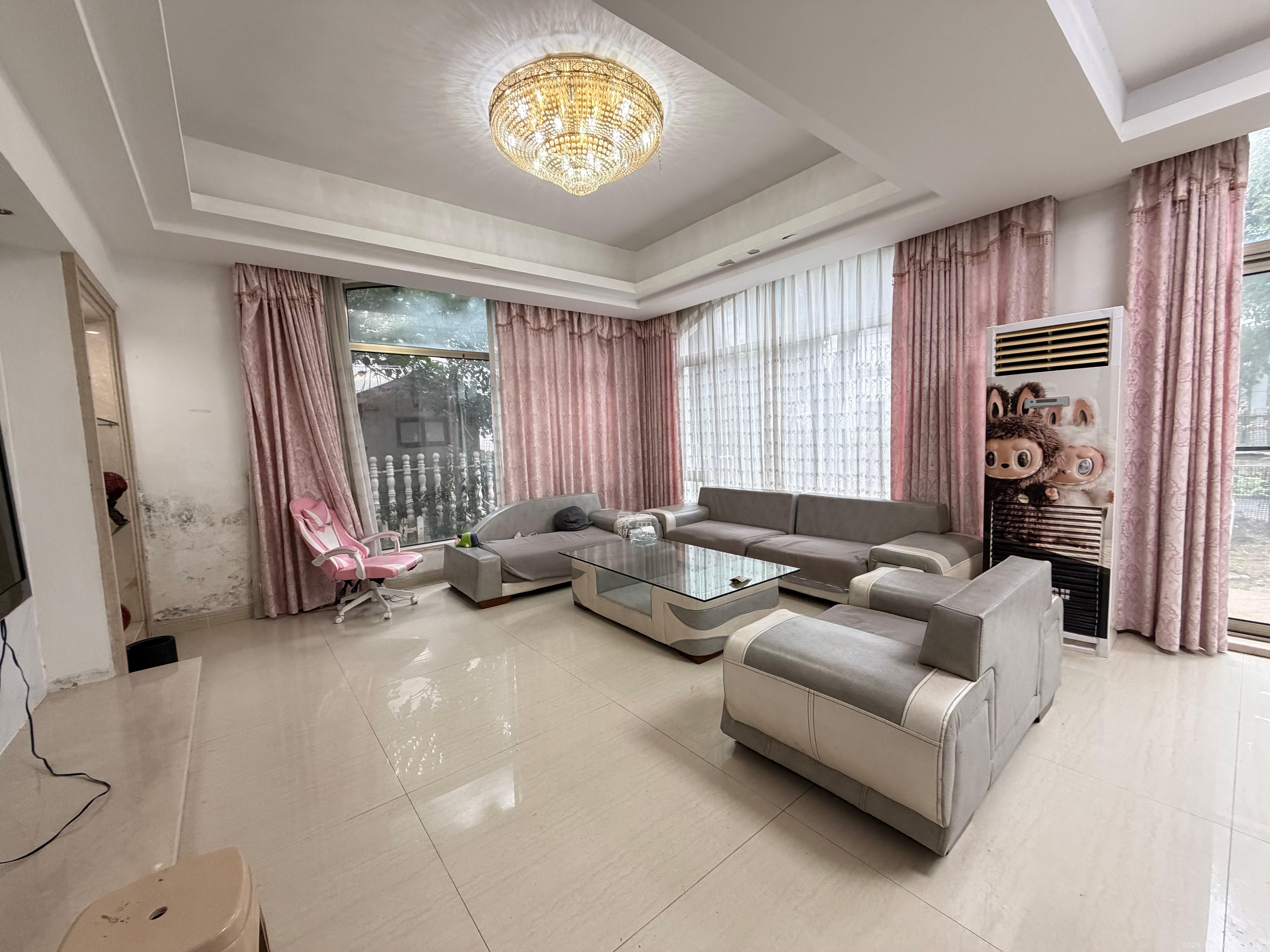 碧桂园威尼斯城 5室2厅2卫 5200.0元/月 碧桂园威尼斯城 5室2厅2卫 5200.0元/月室内图