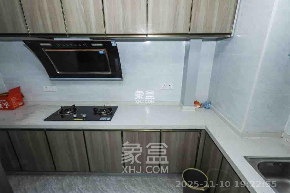 中国铁建梅溪青秀三期 5室2厅2卫 3500.0元/月 中国铁建梅溪青秀三期 5室2厅2卫 3500.0元/月室内图