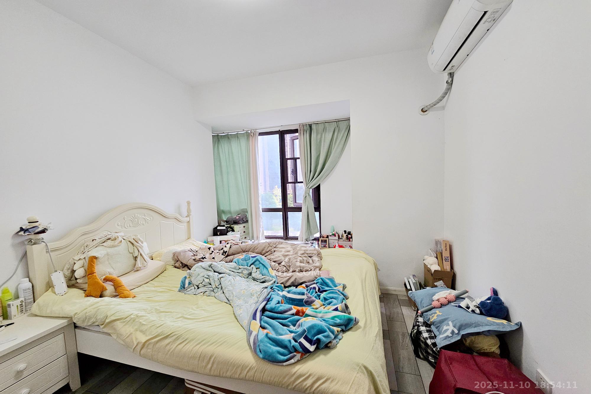 明昇壹城(明昇时代广场)二期 1室0厅0卫 190.0万 明昇壹城(明昇时代广场)二期 1室0厅0卫 190.0万卧室