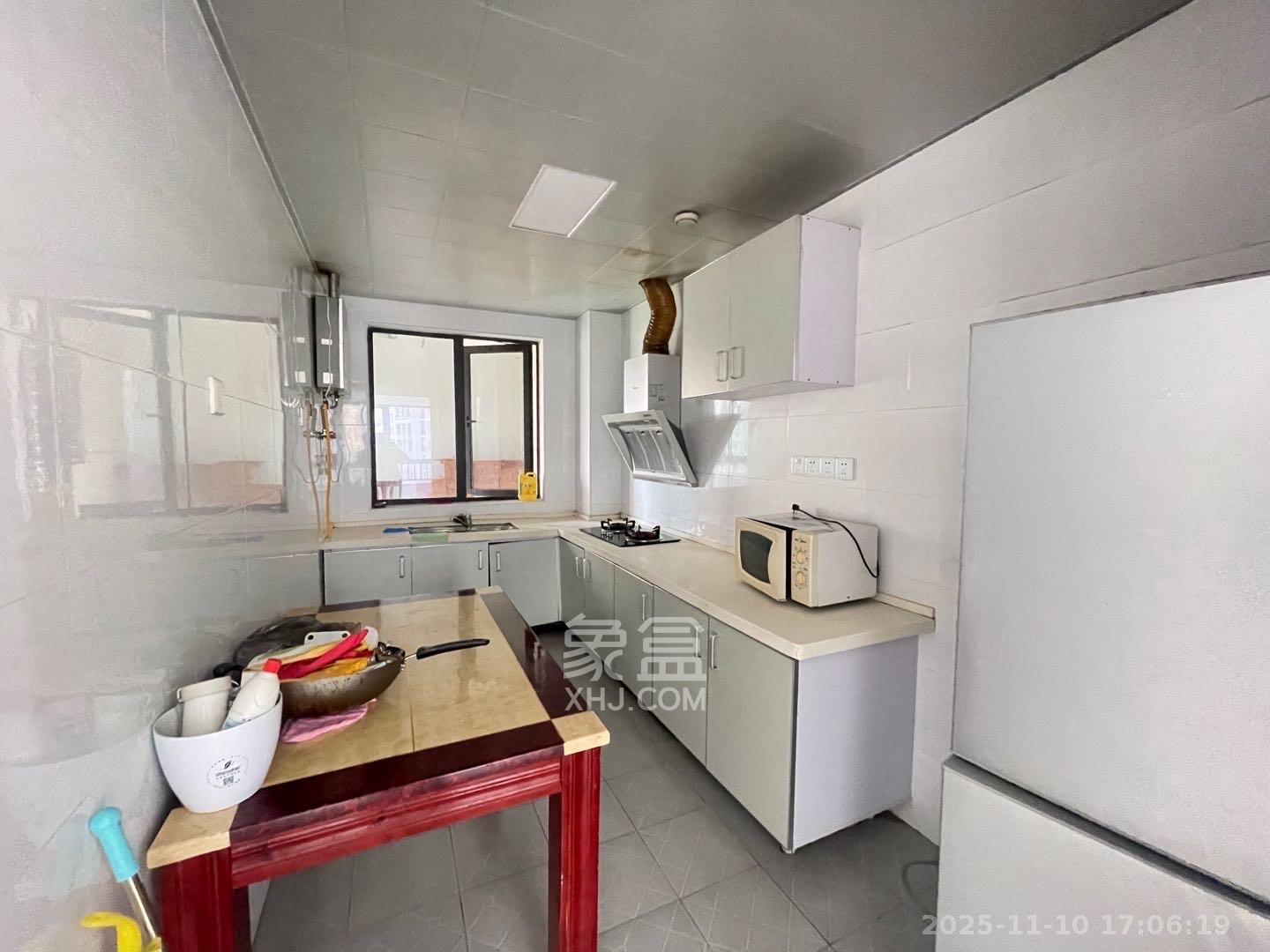 达美D6区  4室2厅2卫    3000.0元/月室内图