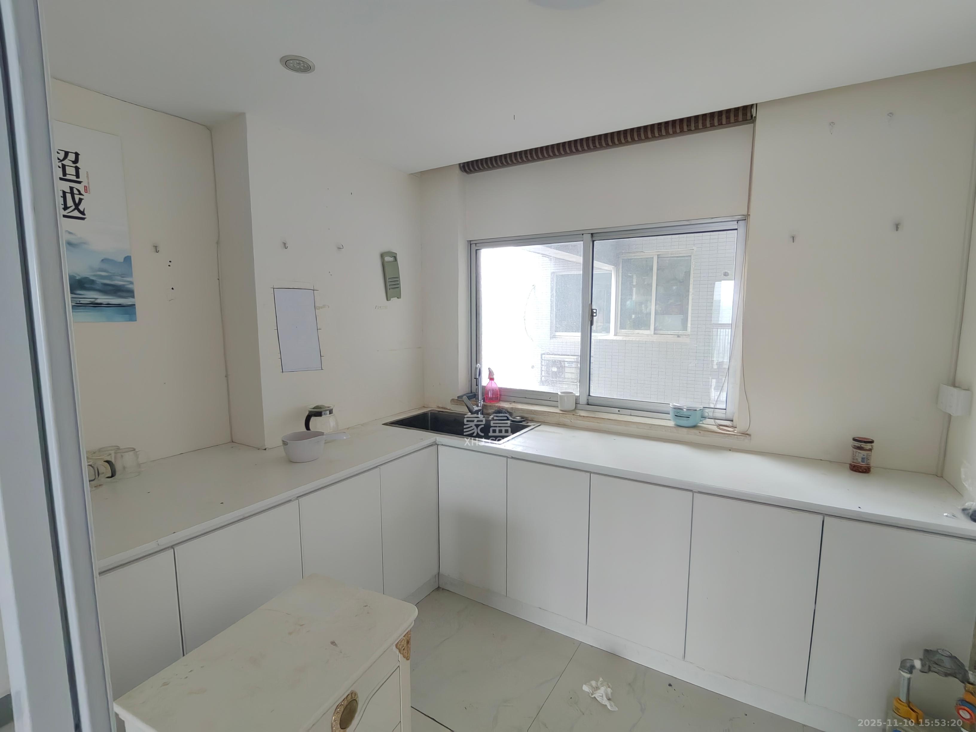 高桥现代商贸城  4室2厅1卫    3800.0元/月室内图