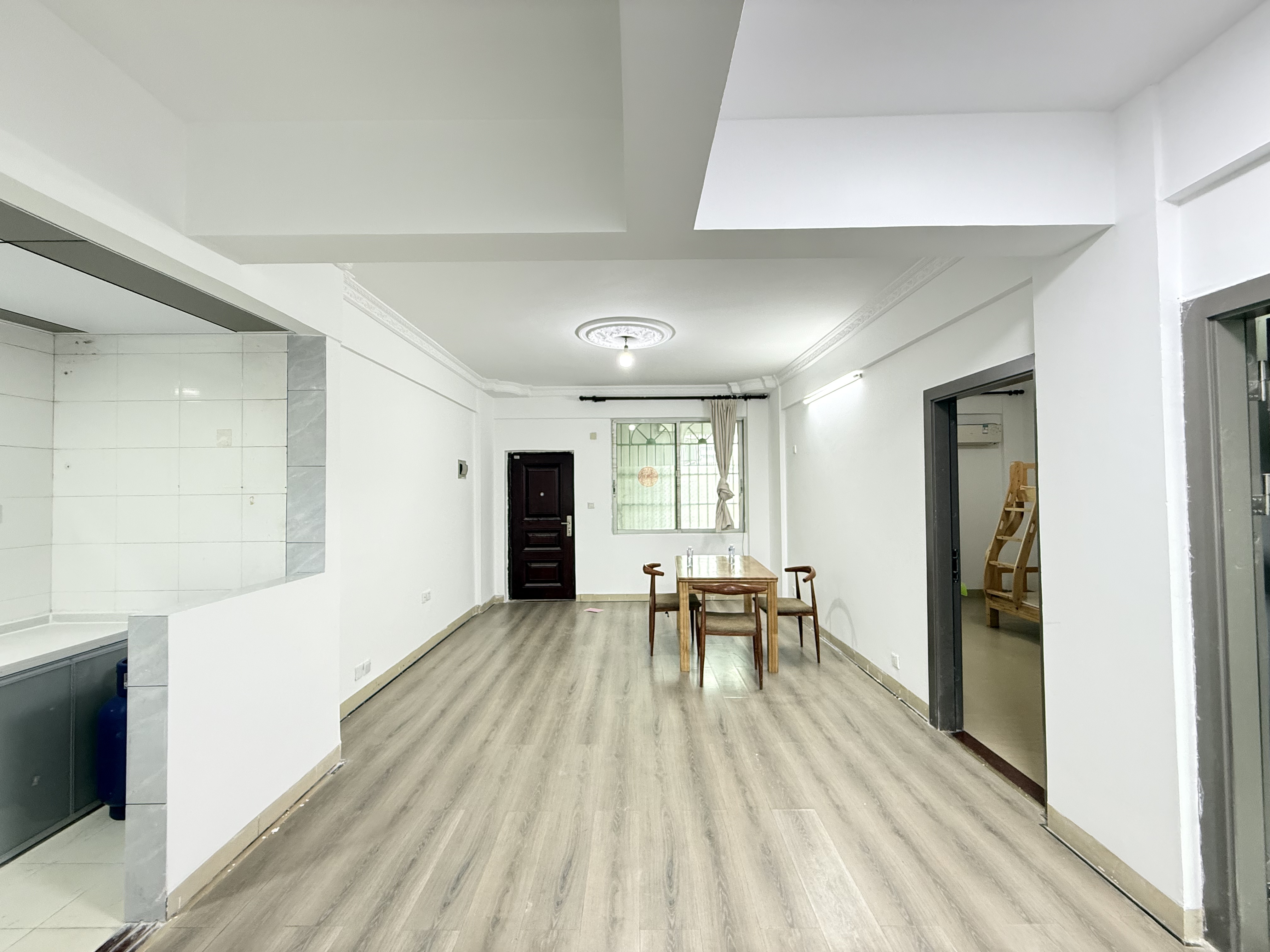 华强小区  3室2厅1卫    2100.0元/月室内图1