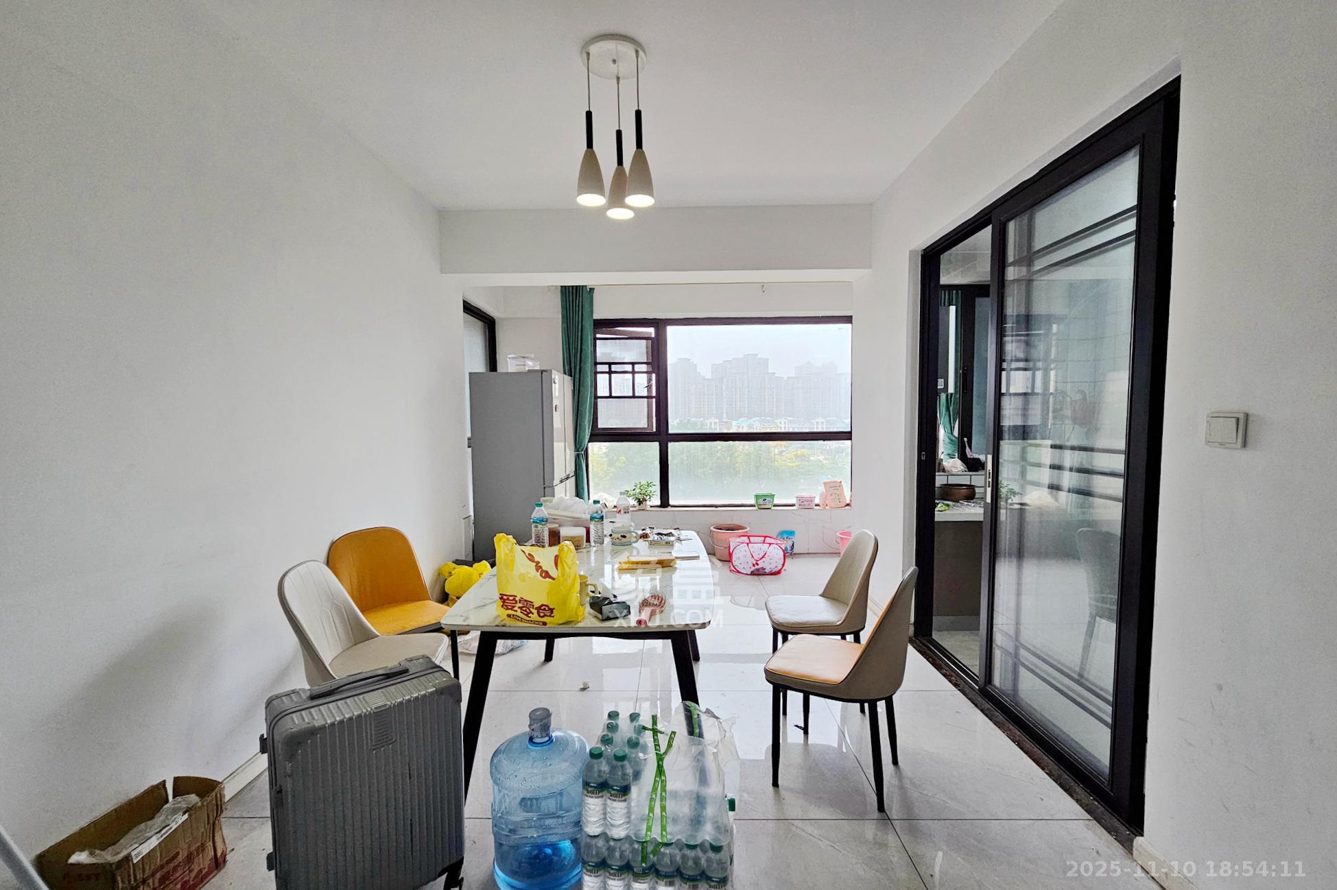 明昇壹城(明昇时代广场)二期 1室0厅0卫 190.0万 明昇壹城(明昇时代广场)二期 1室0厅0卫 190.0万客厅