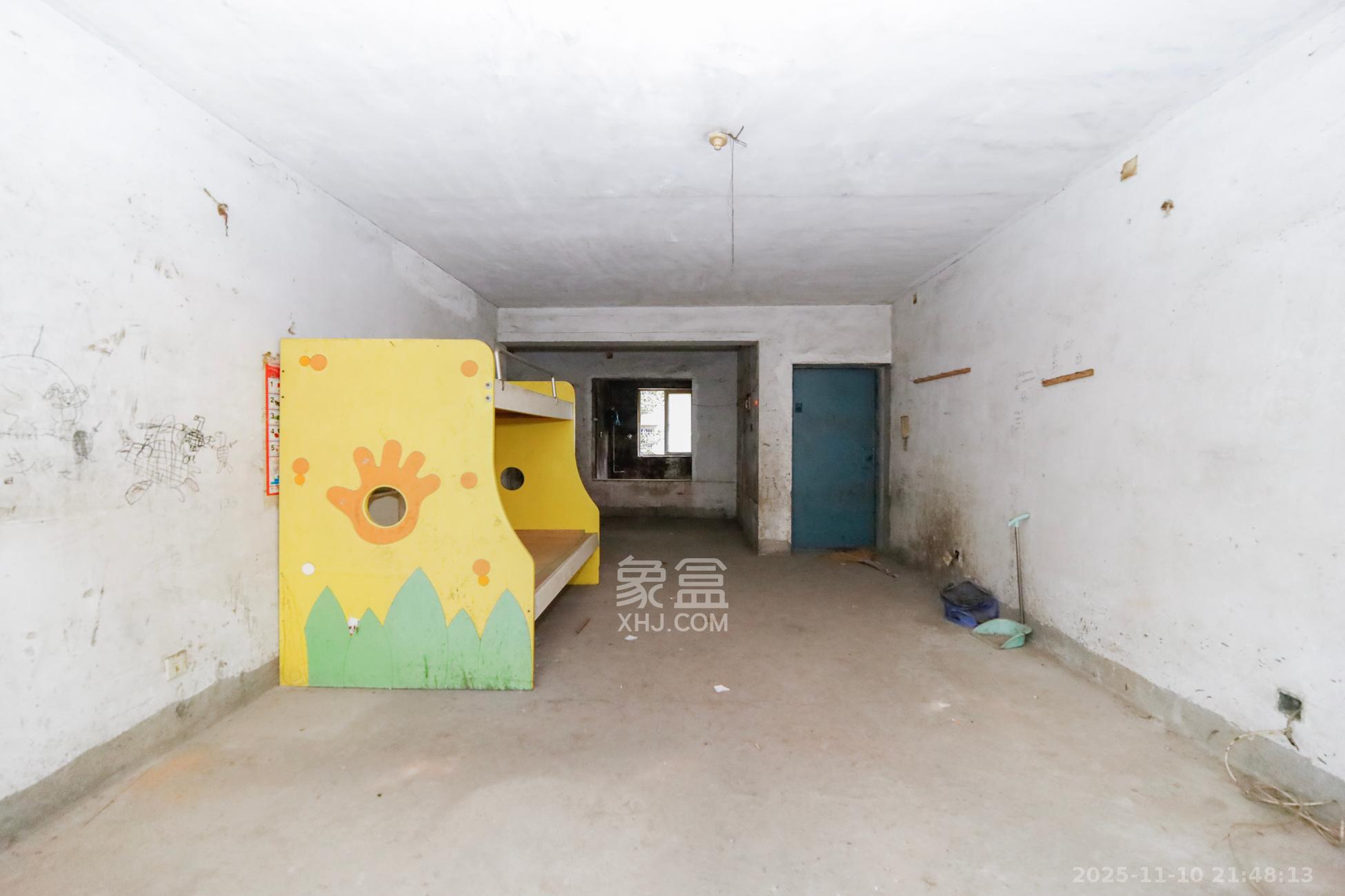 德馨园  3室2厅1卫    52.0万客厅