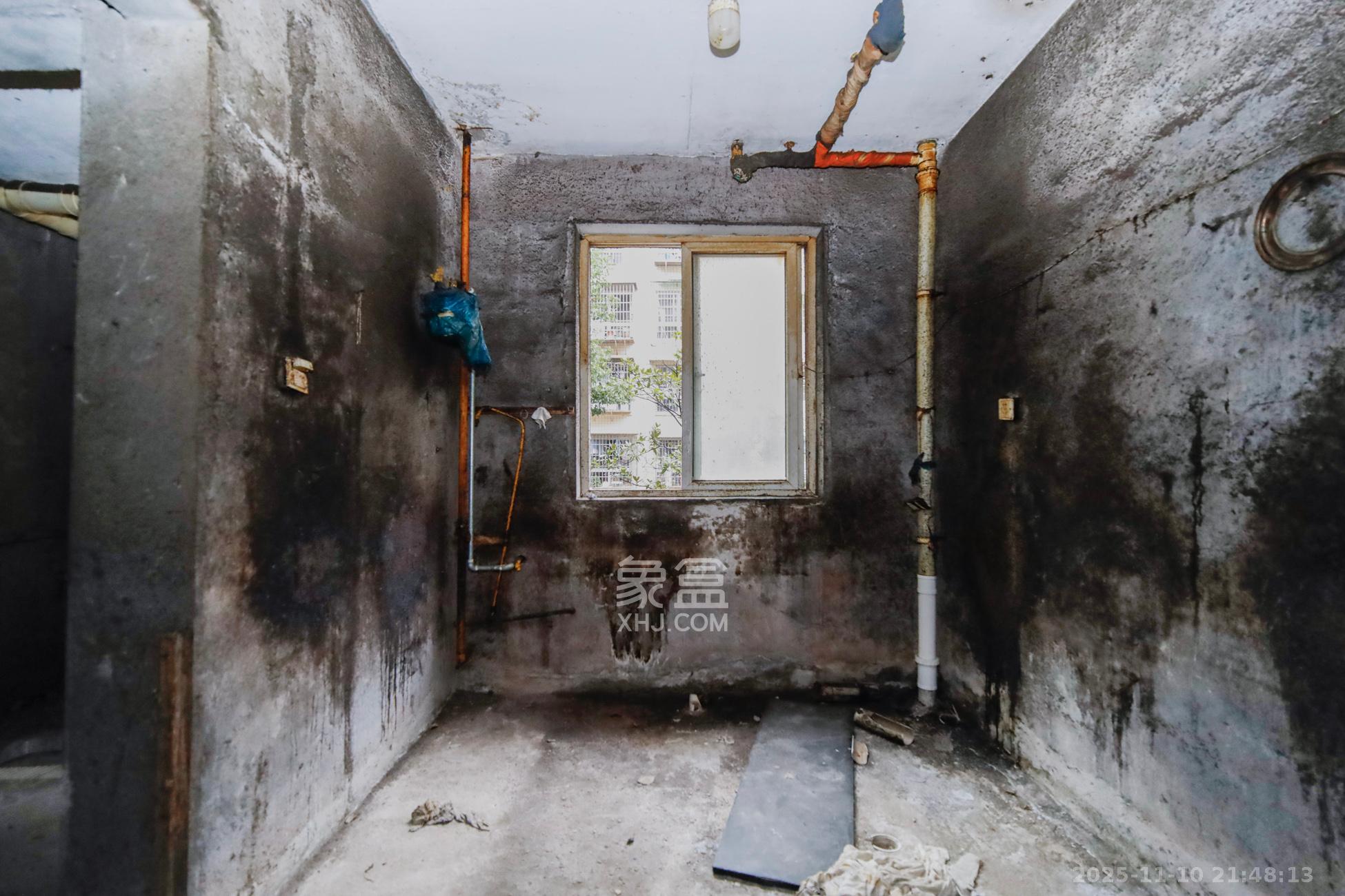 德馨园  3室2厅1卫    52.0万厨房