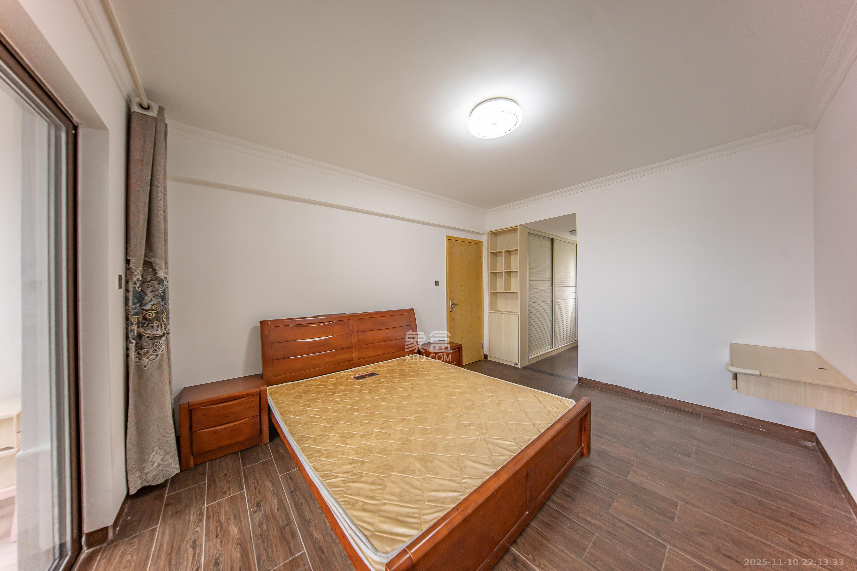 华润橡树湾 1室2厅2卫 93.8万 华润橡树湾 1室2厅2卫 93.8万卧室