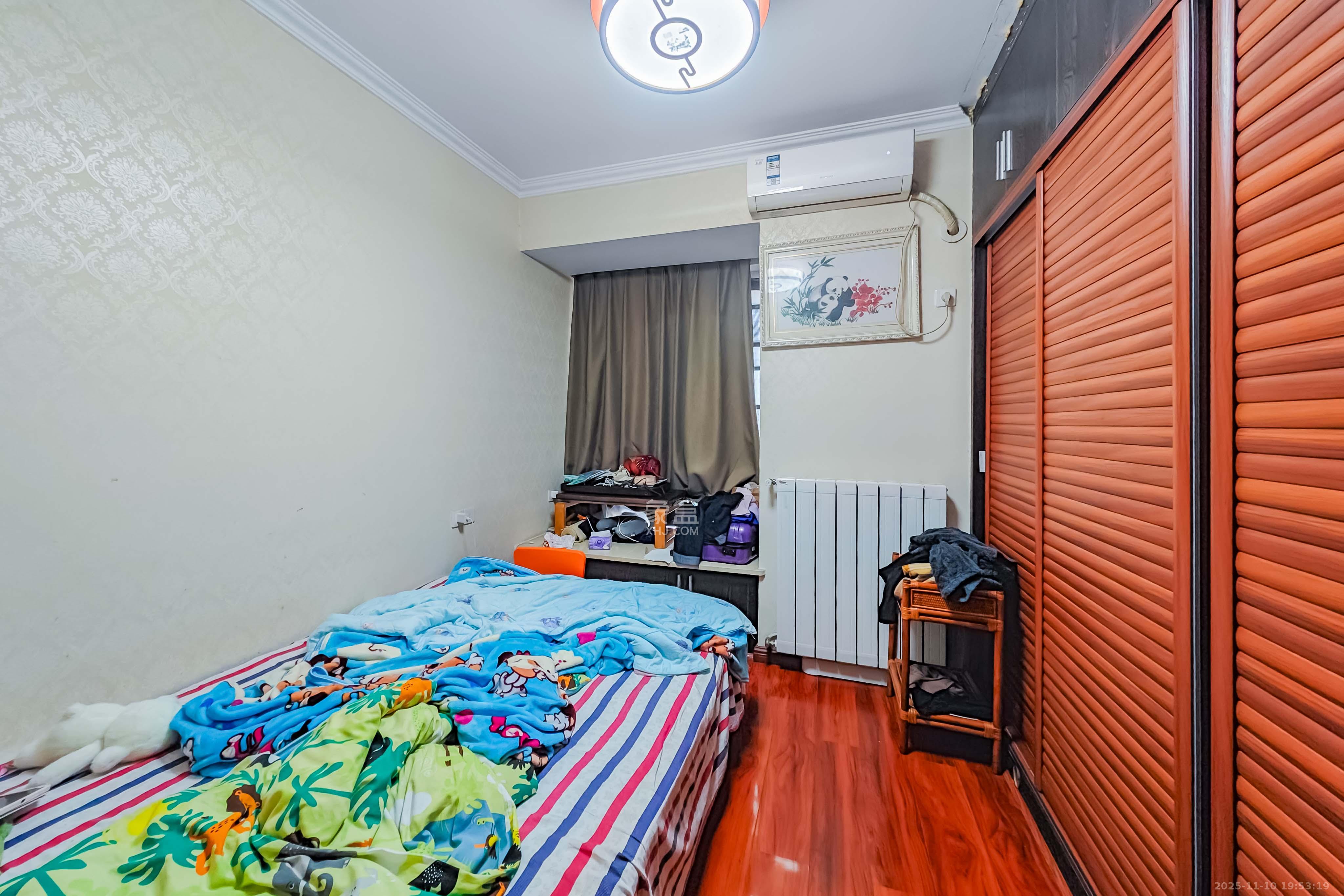 融科东南海 6室2厅2卫 288.0万 融科东南海 6室2厅2卫 288.0万卧室