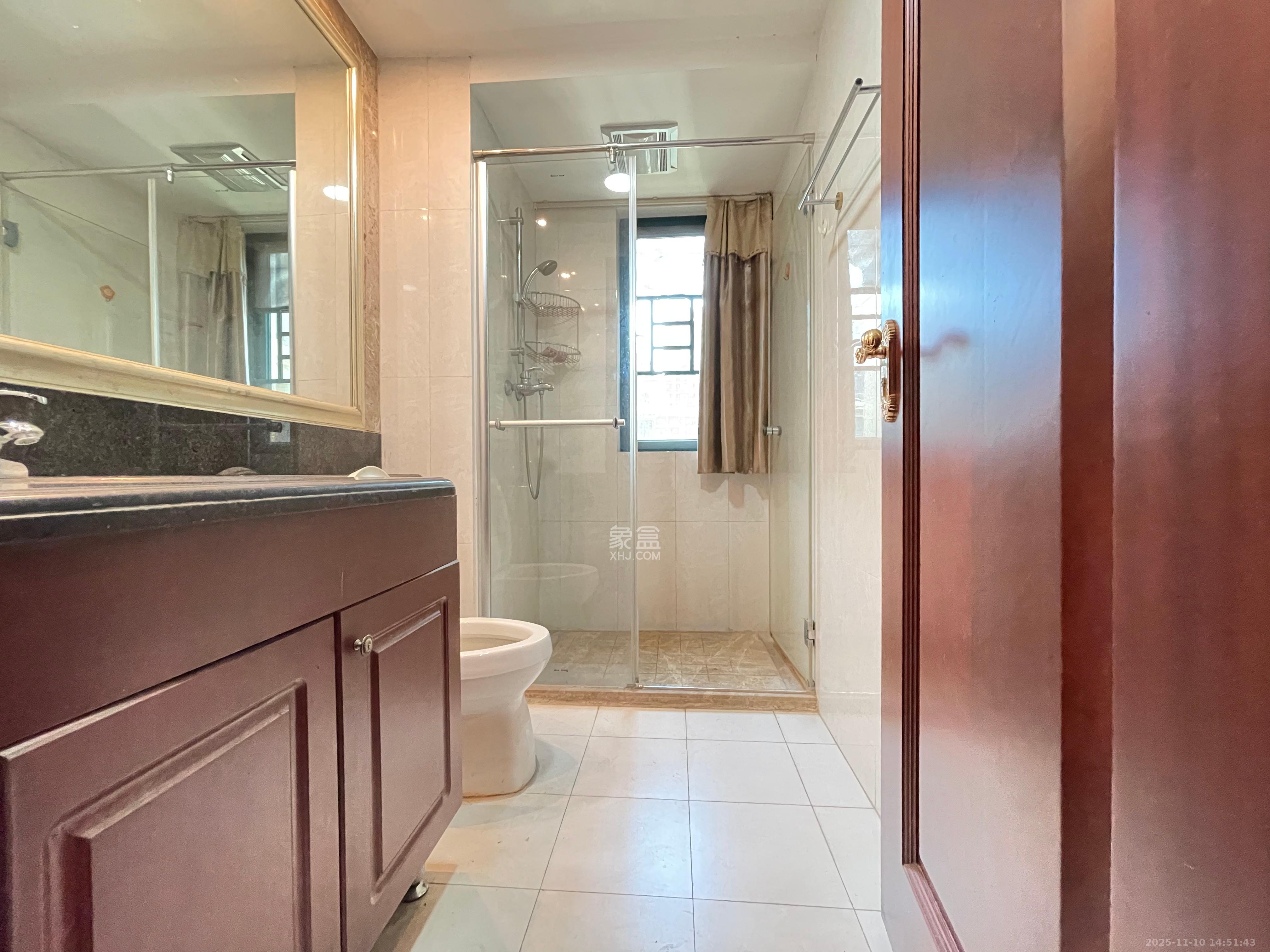 恒大名都  3室2厅2卫    1800.0元/月室内图