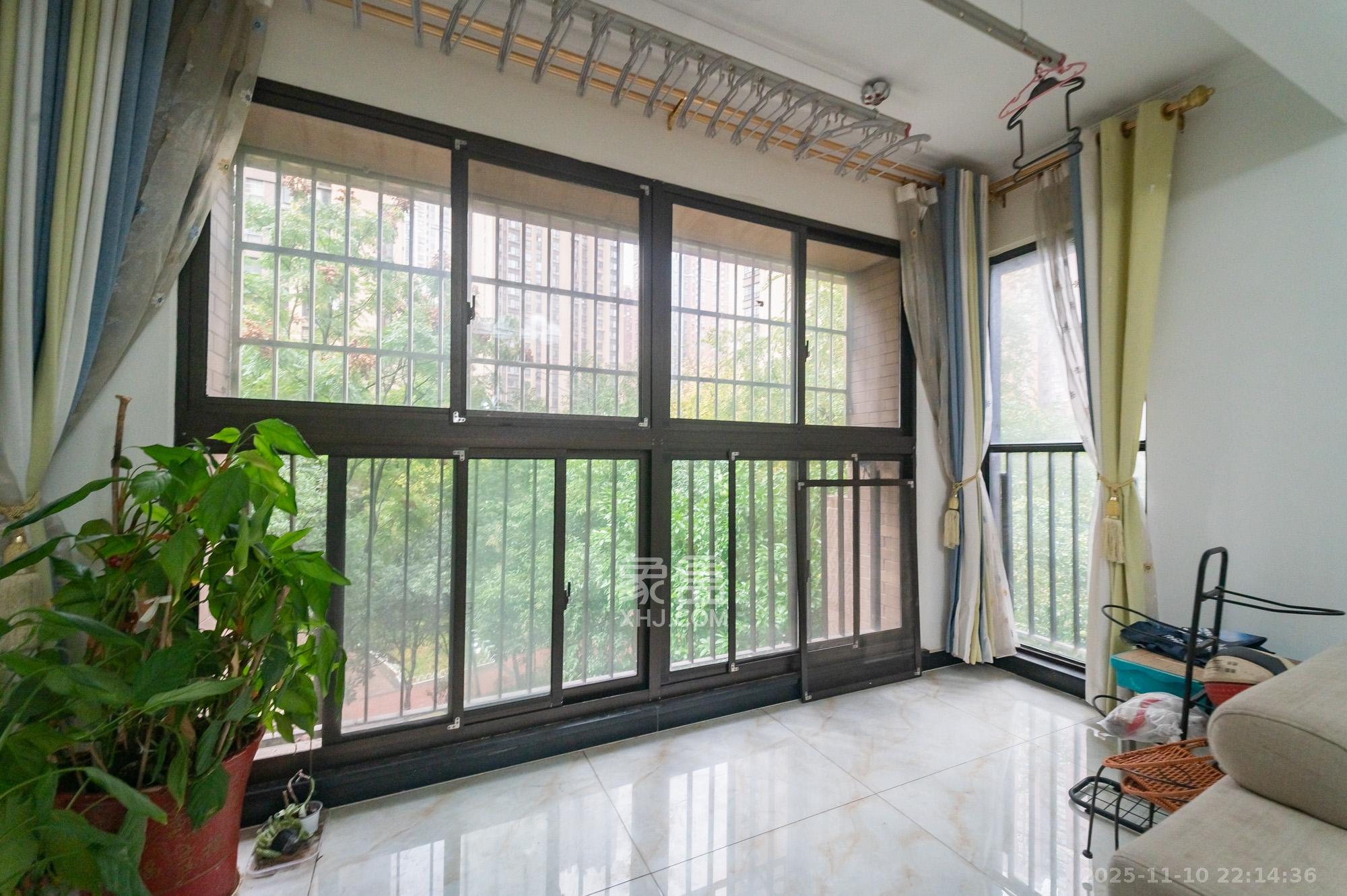 华润凤凰城三期 3室2厅2卫 84.8万 华润凤凰城三期 3室2厅2卫 84.8万阳台