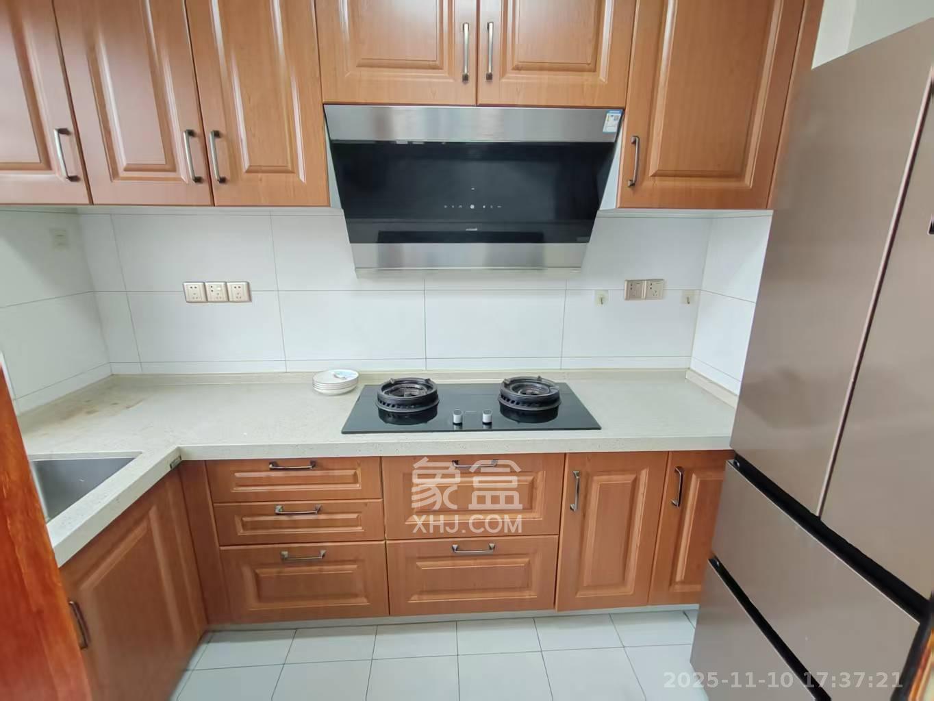 保利香槟国际  3室2厅2卫    2500.0元/月室内图