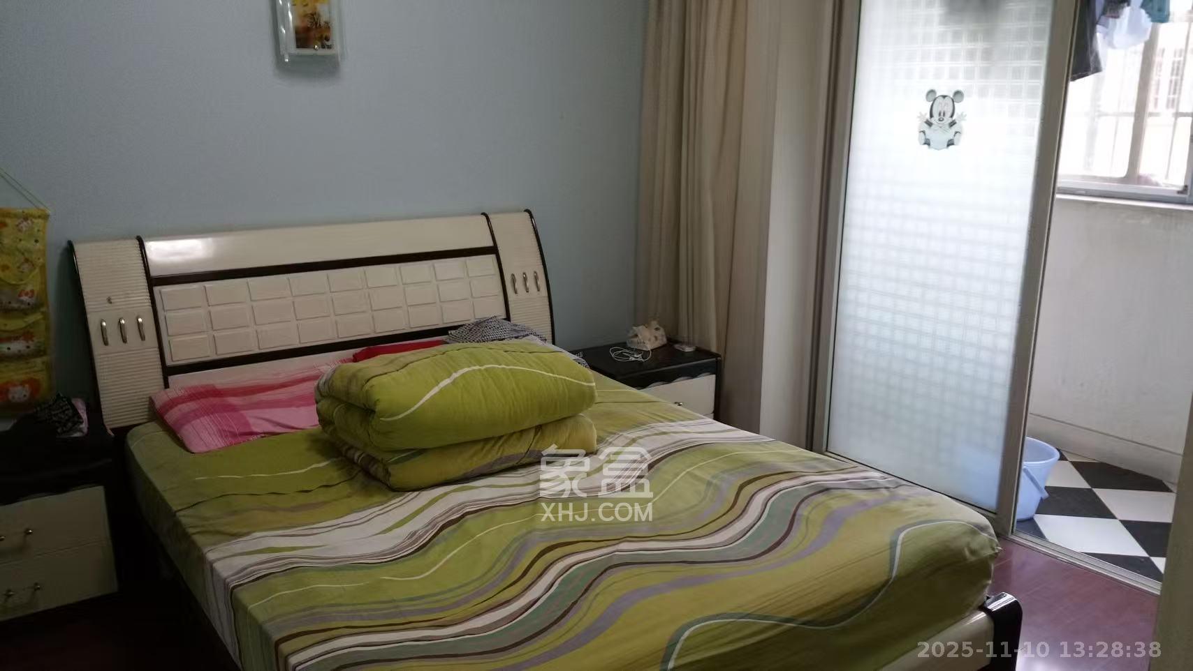 新星小区  1室2厅1卫    1800.0元/月