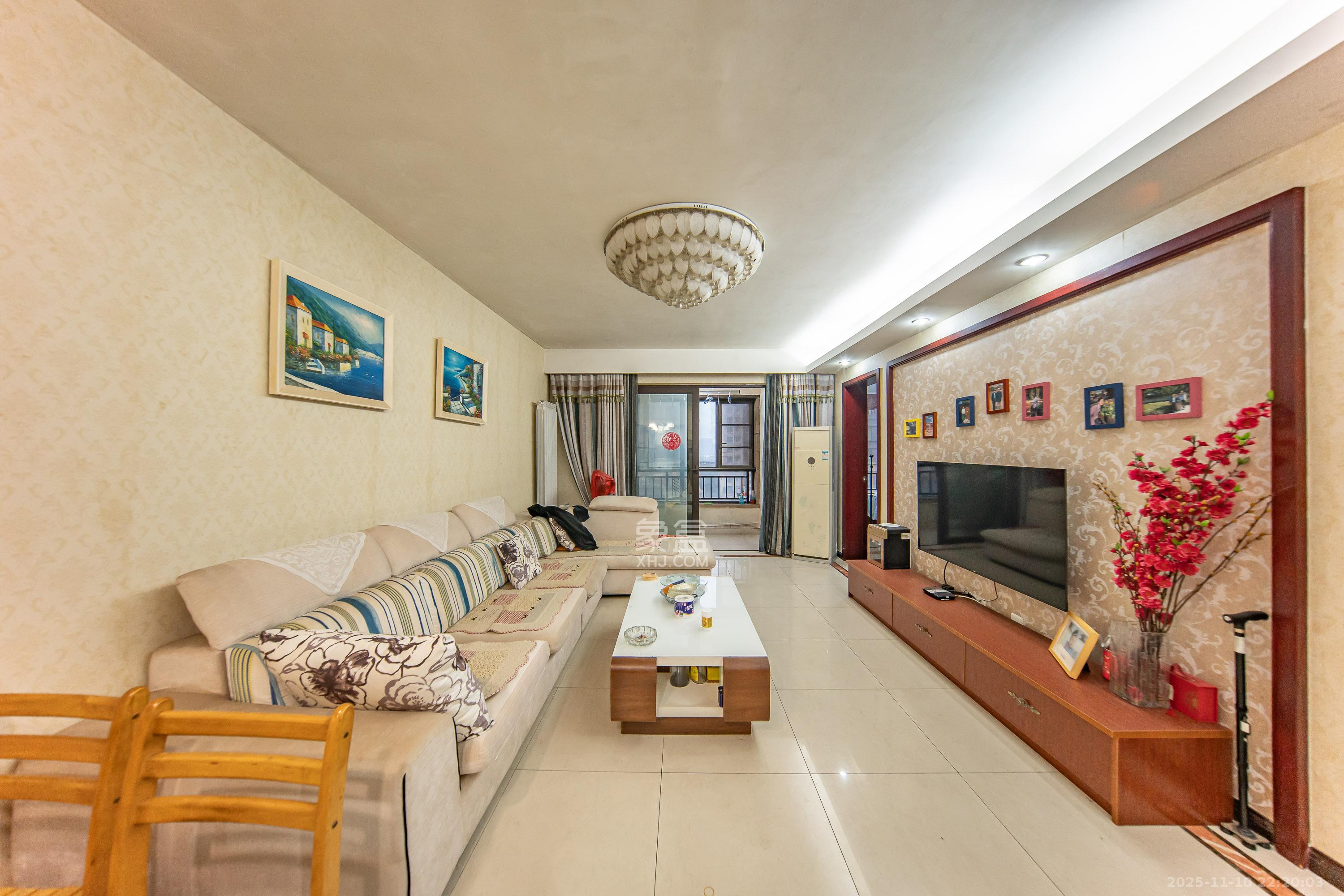 中海国际二期 3室2厅1卫 60.8万 中海国际二期 3室2厅1卫 60.8万客厅