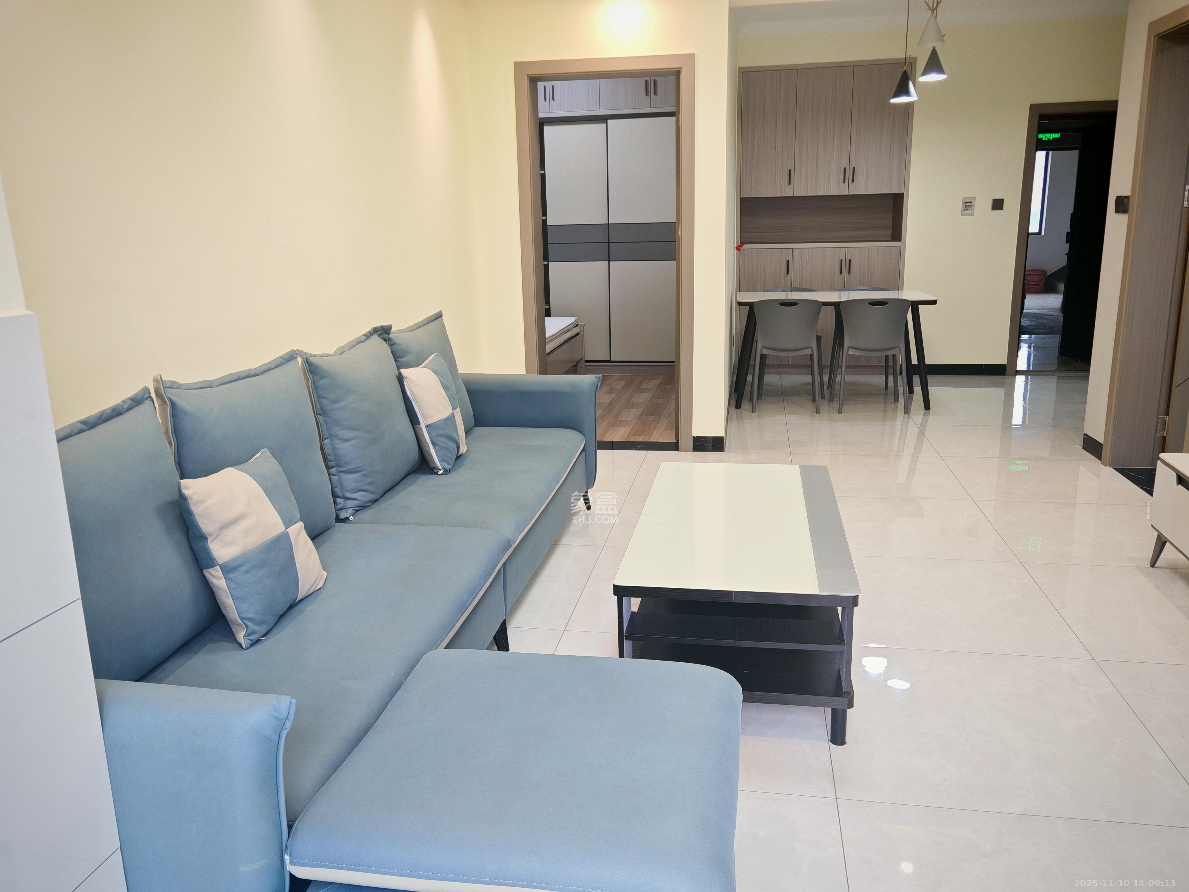 山水新城  2室2厅1卫    2100.0元/月室内图1