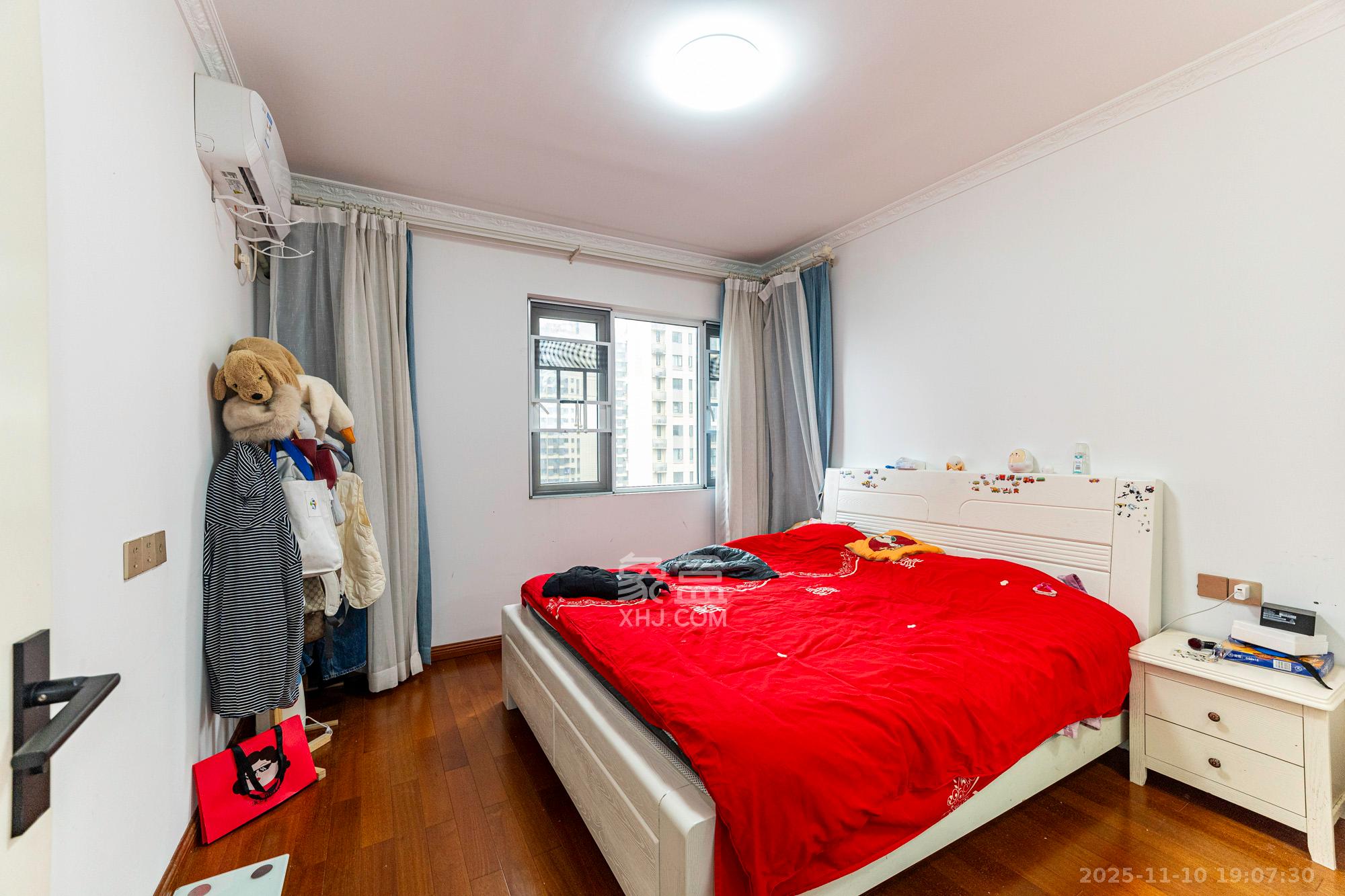 保利香槟国际 4室2厅2卫 103.0万 保利香槟国际 4室2厅2卫 103.0万卧室