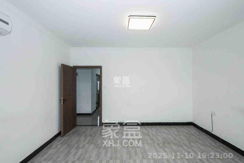 中国铁建梅溪青秀三期 5室2厅2卫 3500.0元/月 中国铁建梅溪青秀三期 5室2厅2卫 3500.0元/月室内图