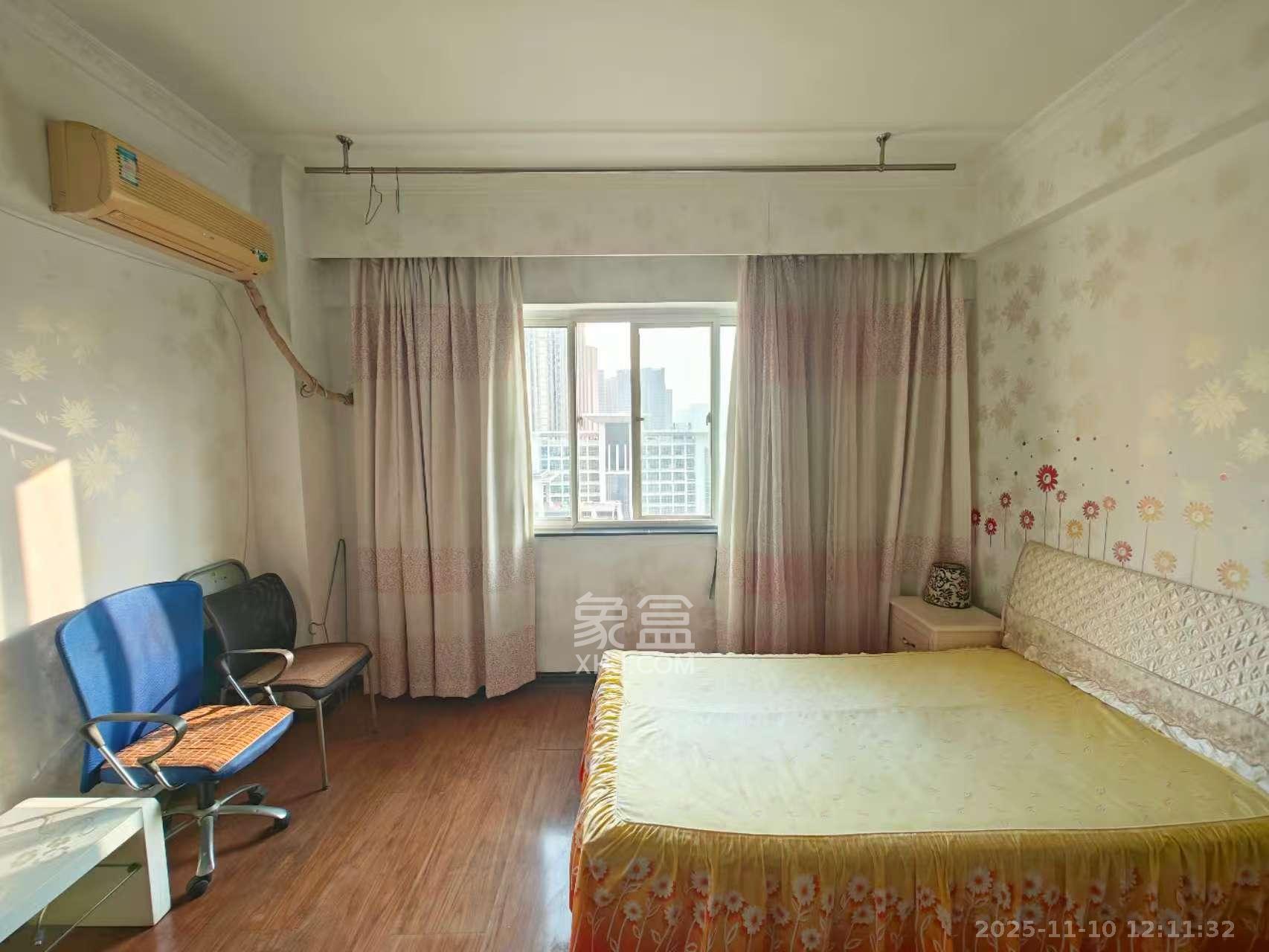 长远华樟名府  1室1厅1卫    1200.0元/月室内图1