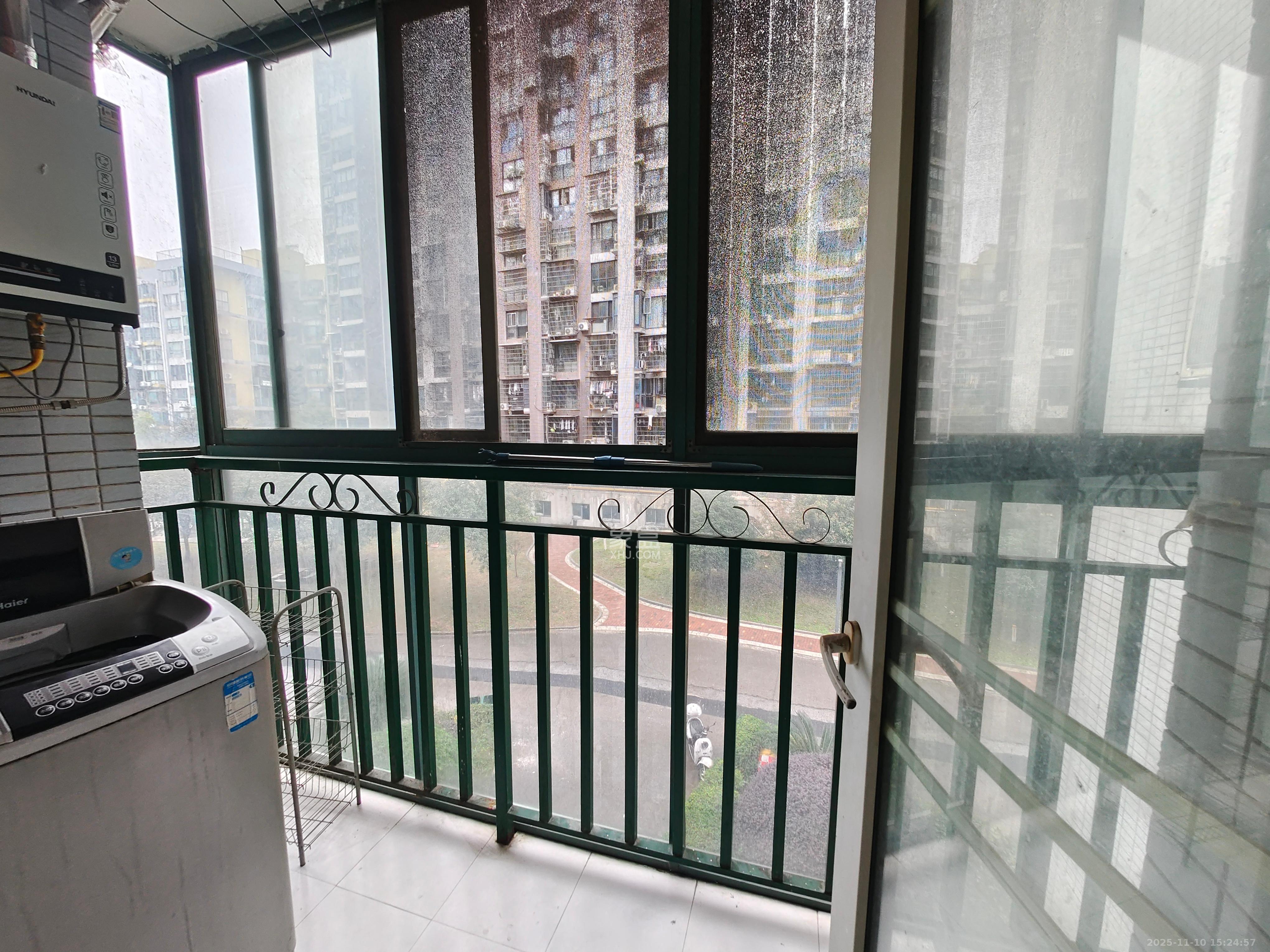 望兴景园一期  3室2厅2卫    2000.0元/月室内图