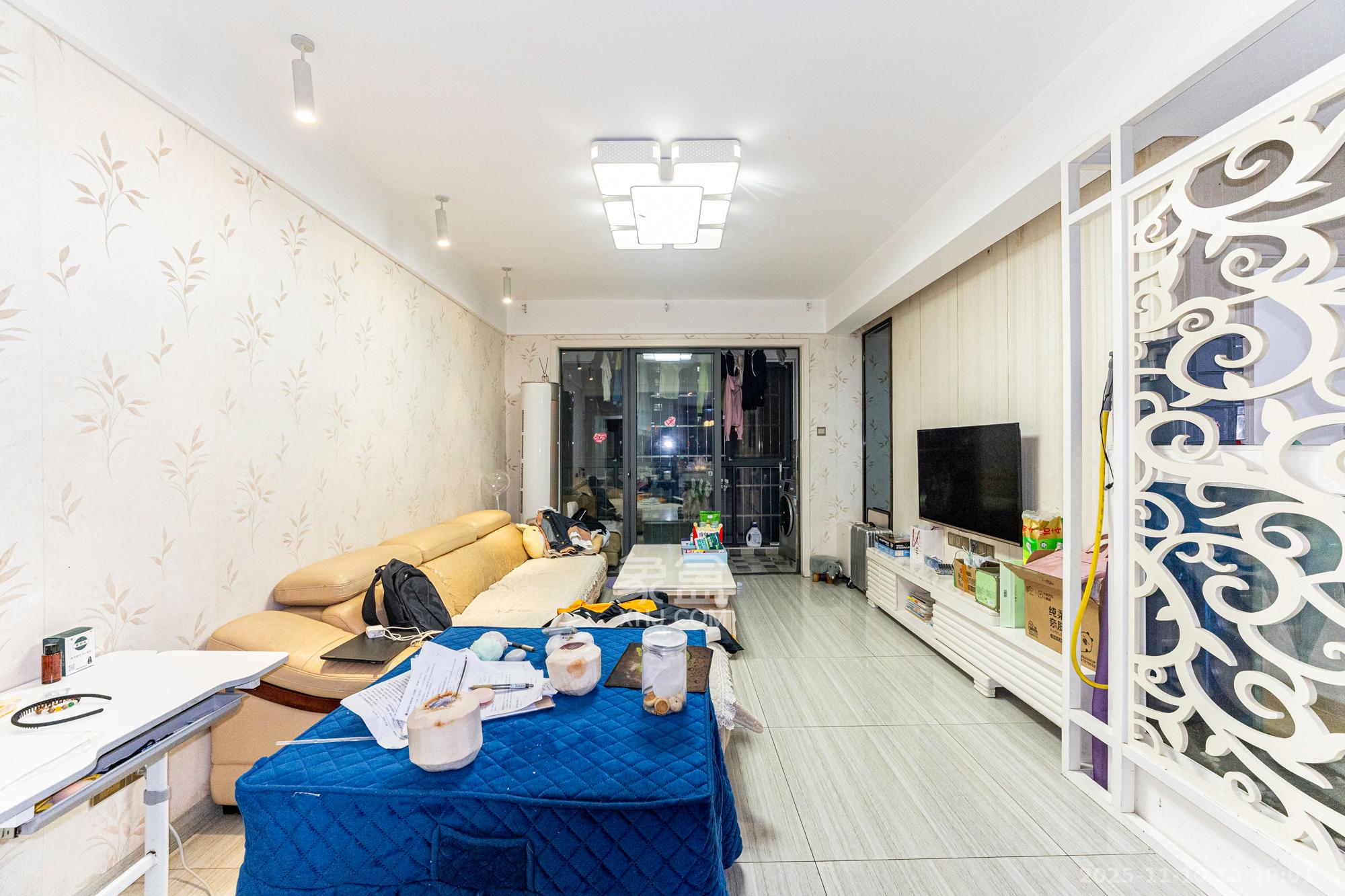 高林仕家 3室2厅2卫 68.0万 高林仕家 3室2厅2卫 68.0万客厅