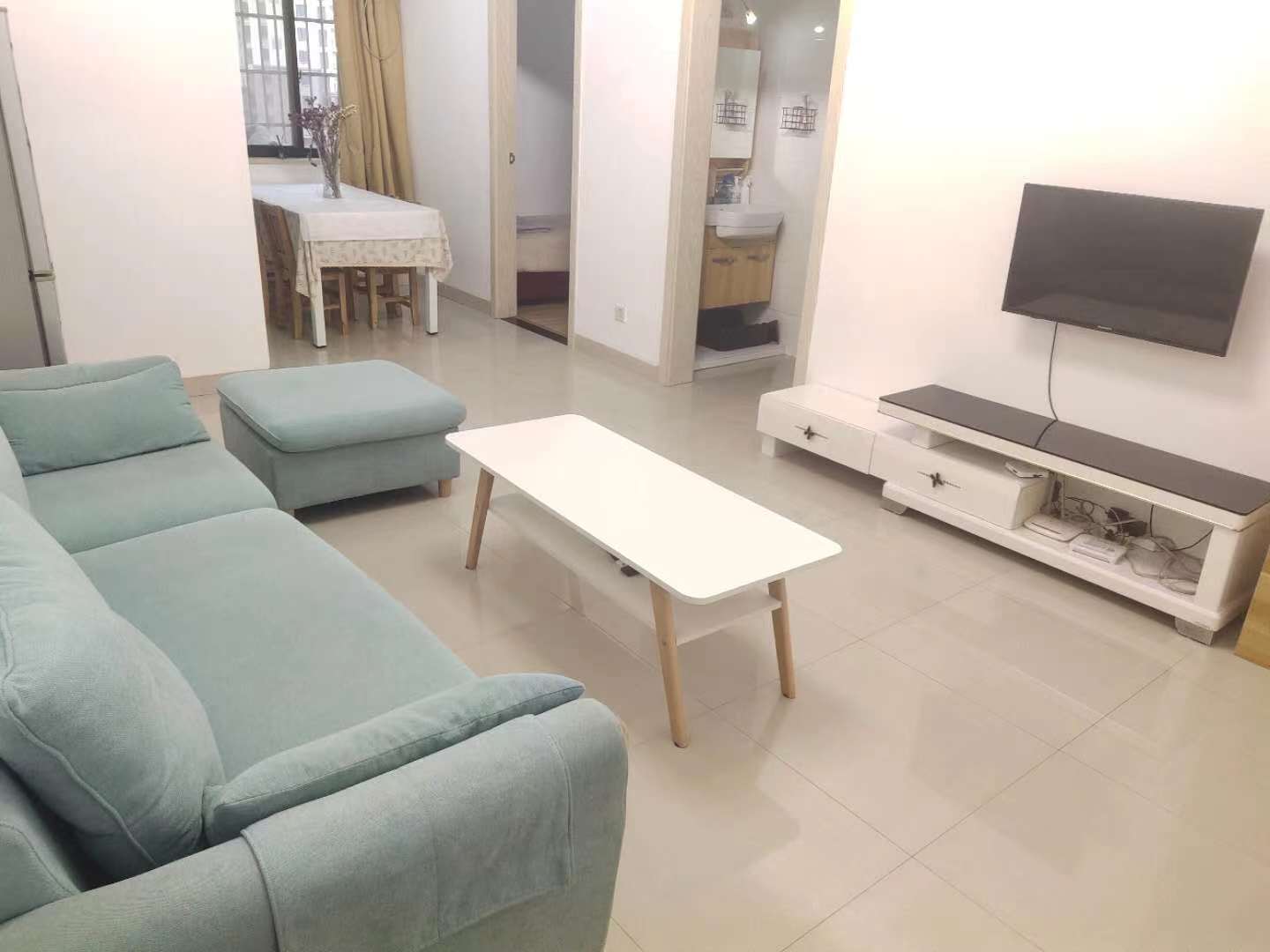 上城世家  1室2厅1卫    1400.0元/月室内图