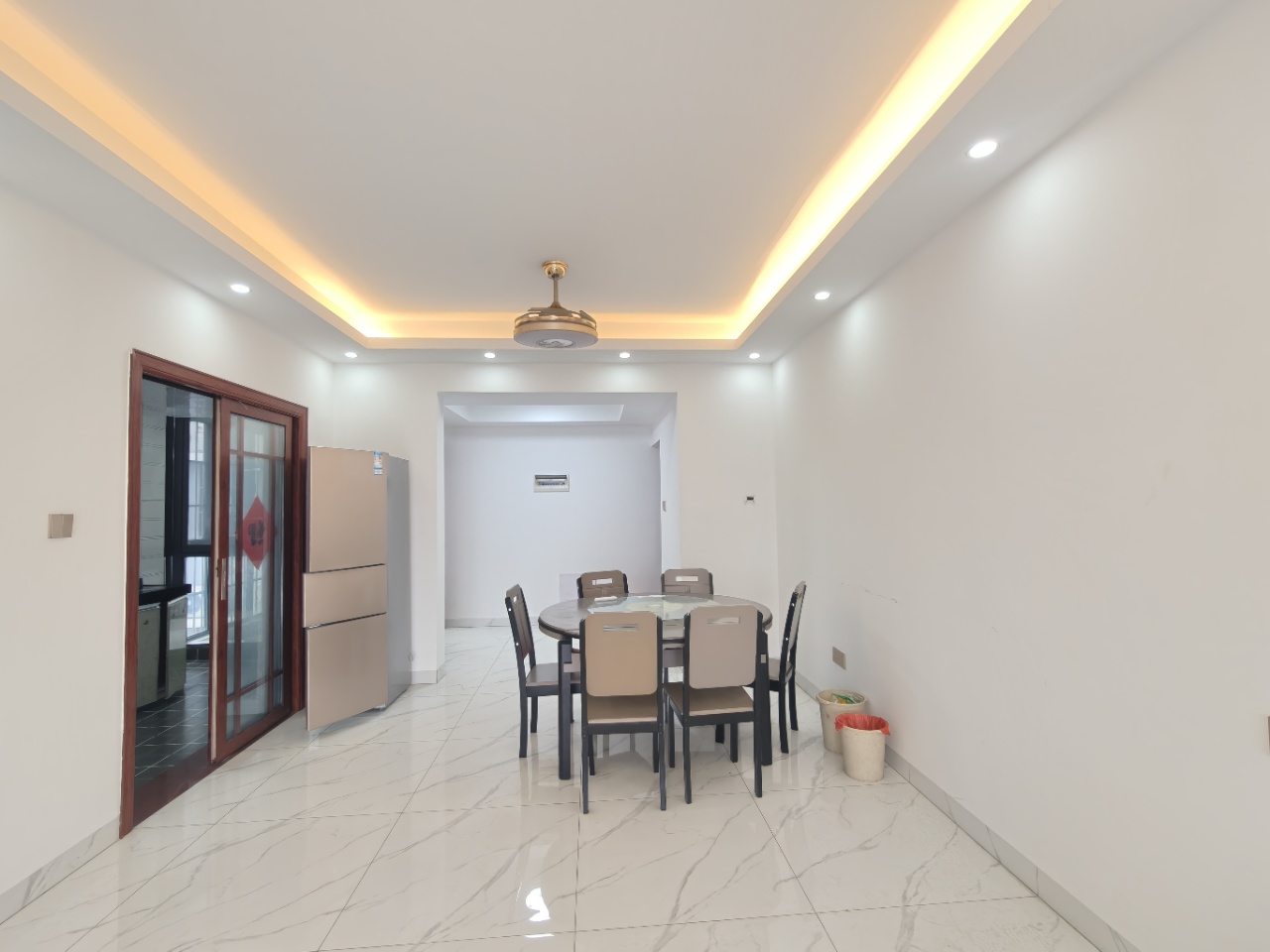 蓝海瑞园 3室2厅1卫 2700.0元/月 蓝海瑞园 3室2厅1卫 2700.0元/月室内图