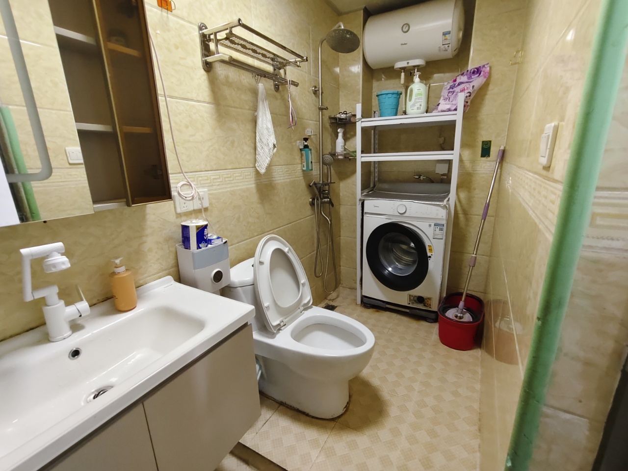 海阳小区  2室2厅1卫    1900.0元/月室内图