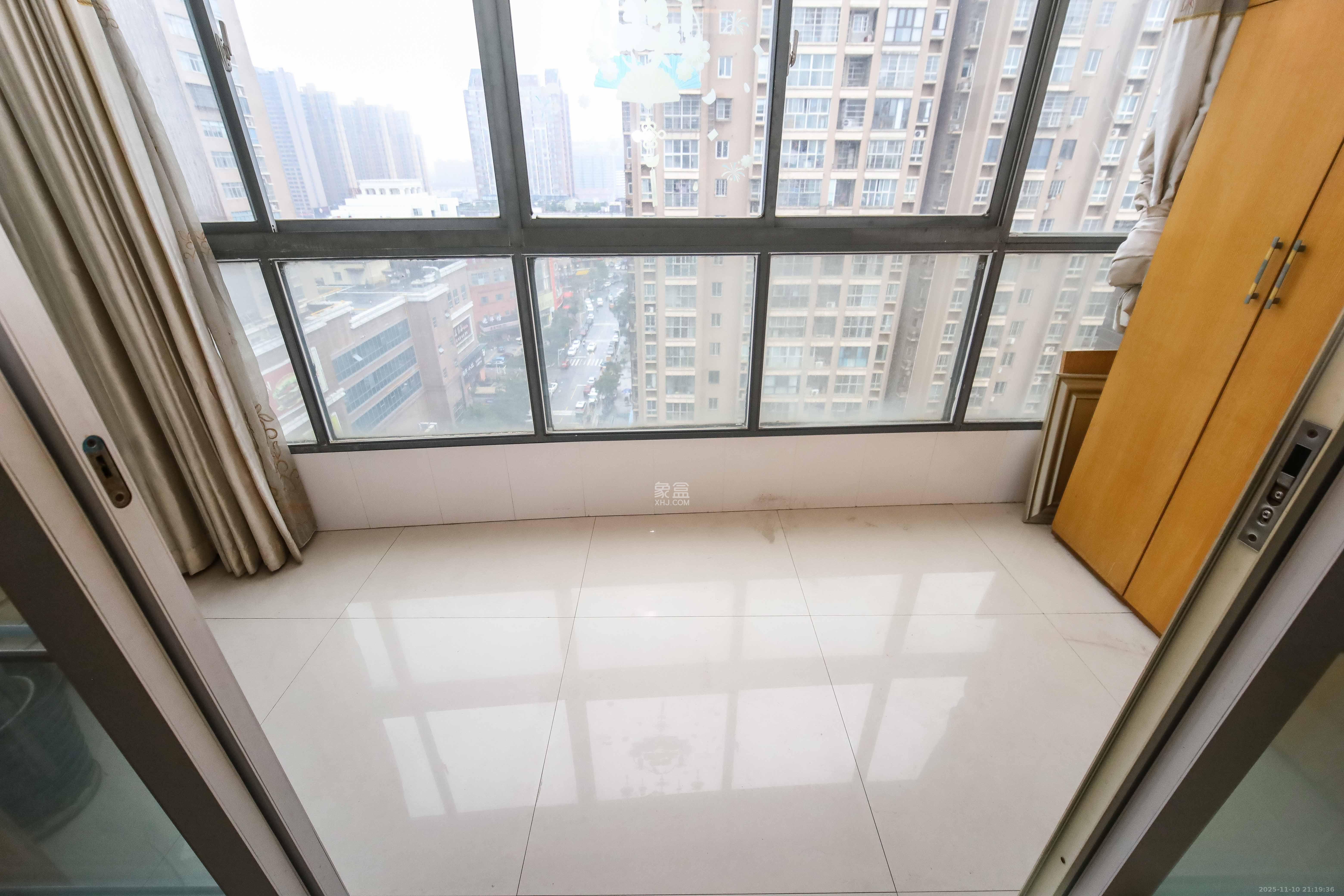 西子花苑 3室2厅2卫 113.0万 西子花苑 3室2厅2卫 113.0万阳台