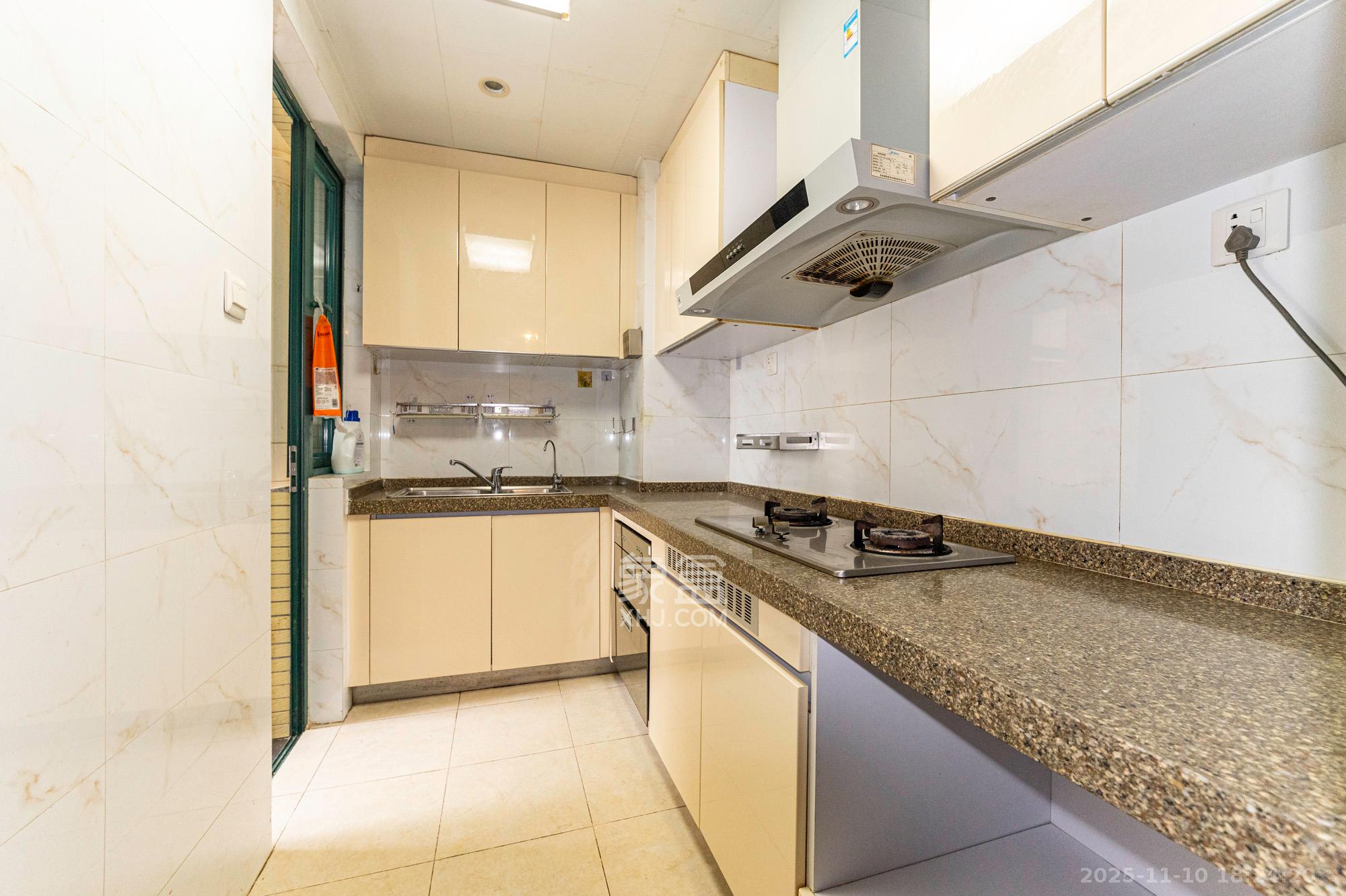 恒大雅苑 3室2厅2卫 110.0万 恒大雅苑 3室2厅2卫 110.0万厨房