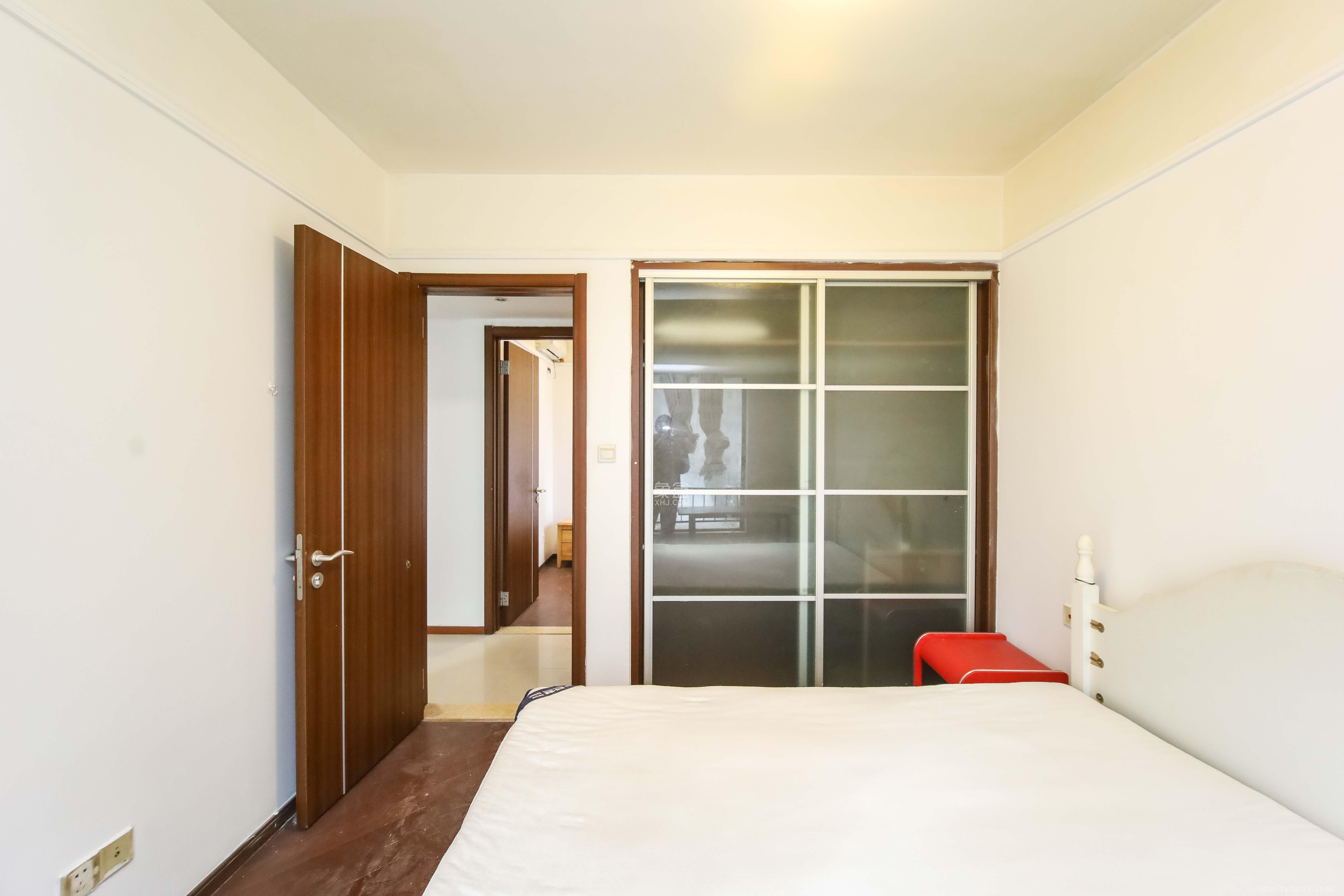 万科金域蓝湾  3室2厅1卫    74.0万卧室