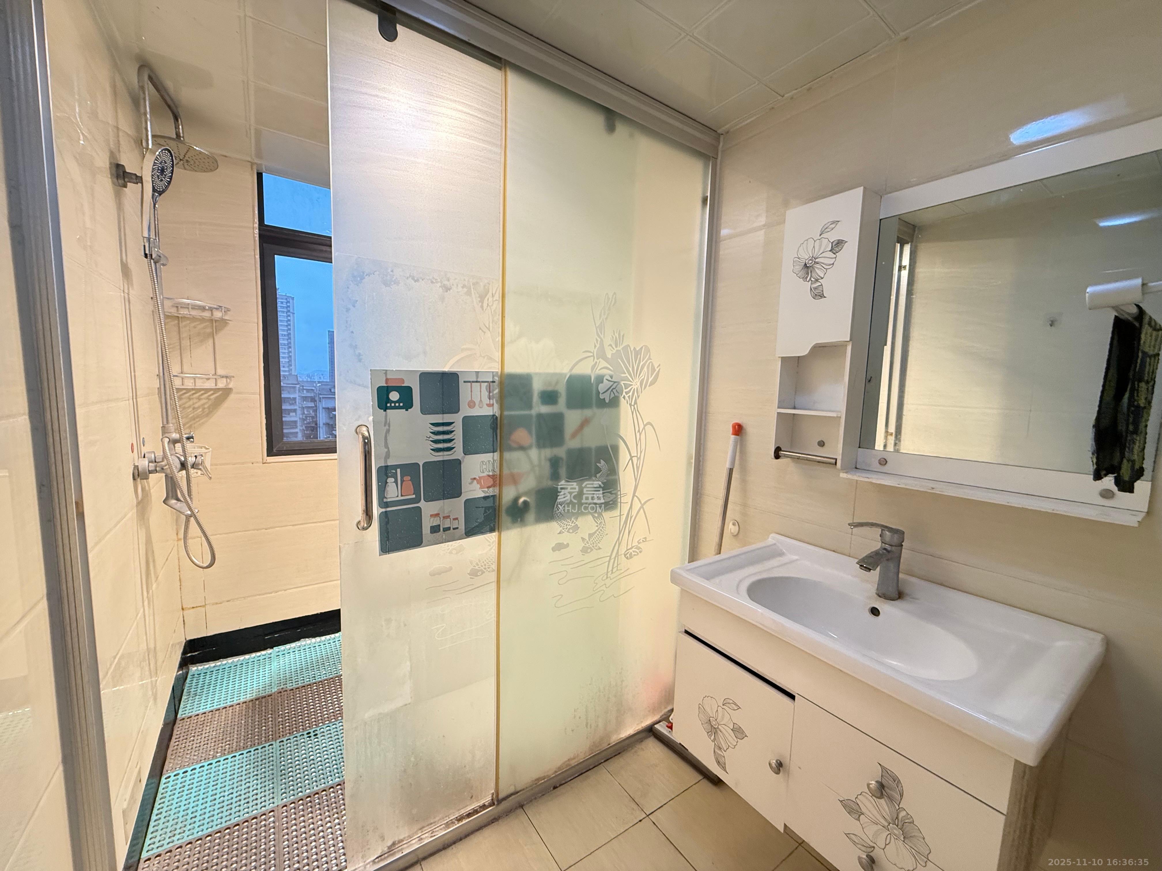 高鑫麓城  3室2厅2卫    2500.0元/月室内图