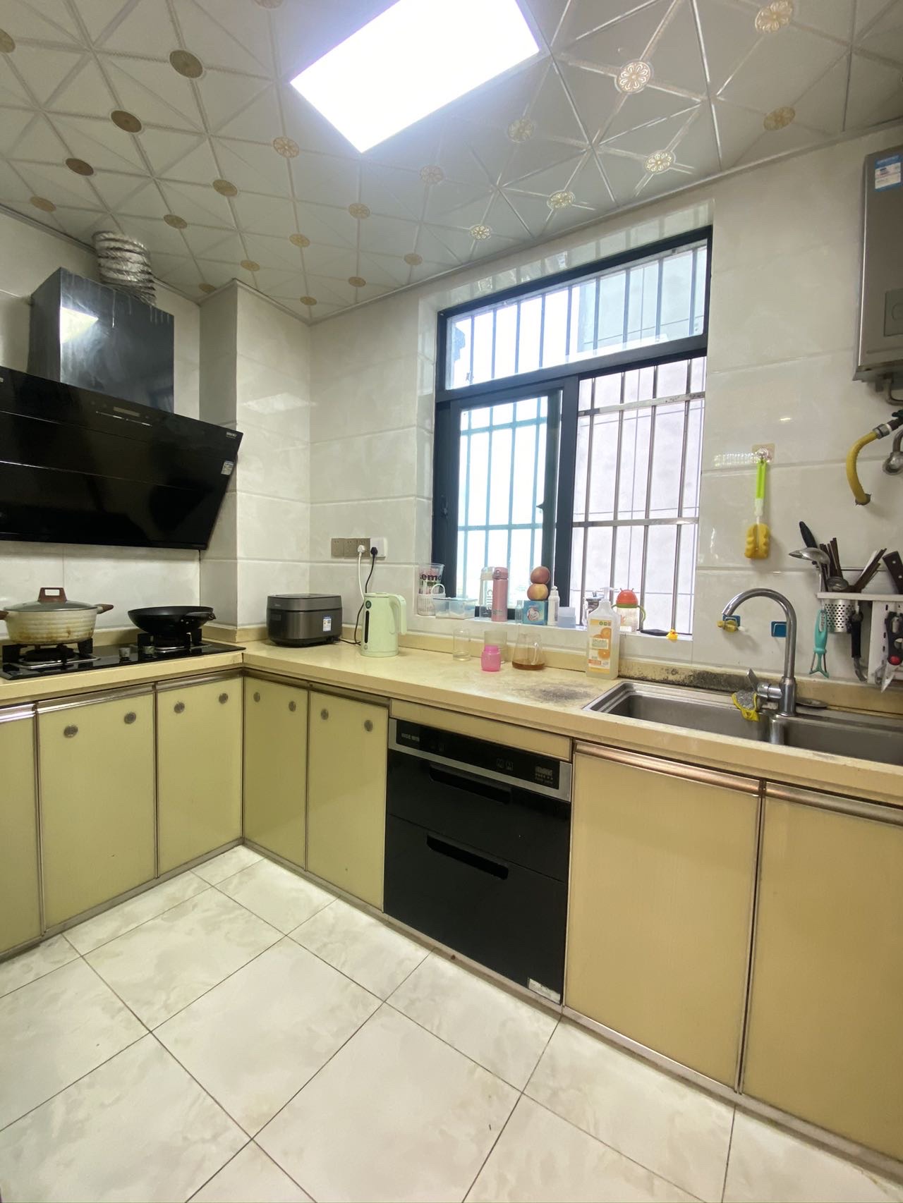 环岛家园 2室2厅1卫 109.8万 环岛家园 2室2厅1卫 109.8万客厅