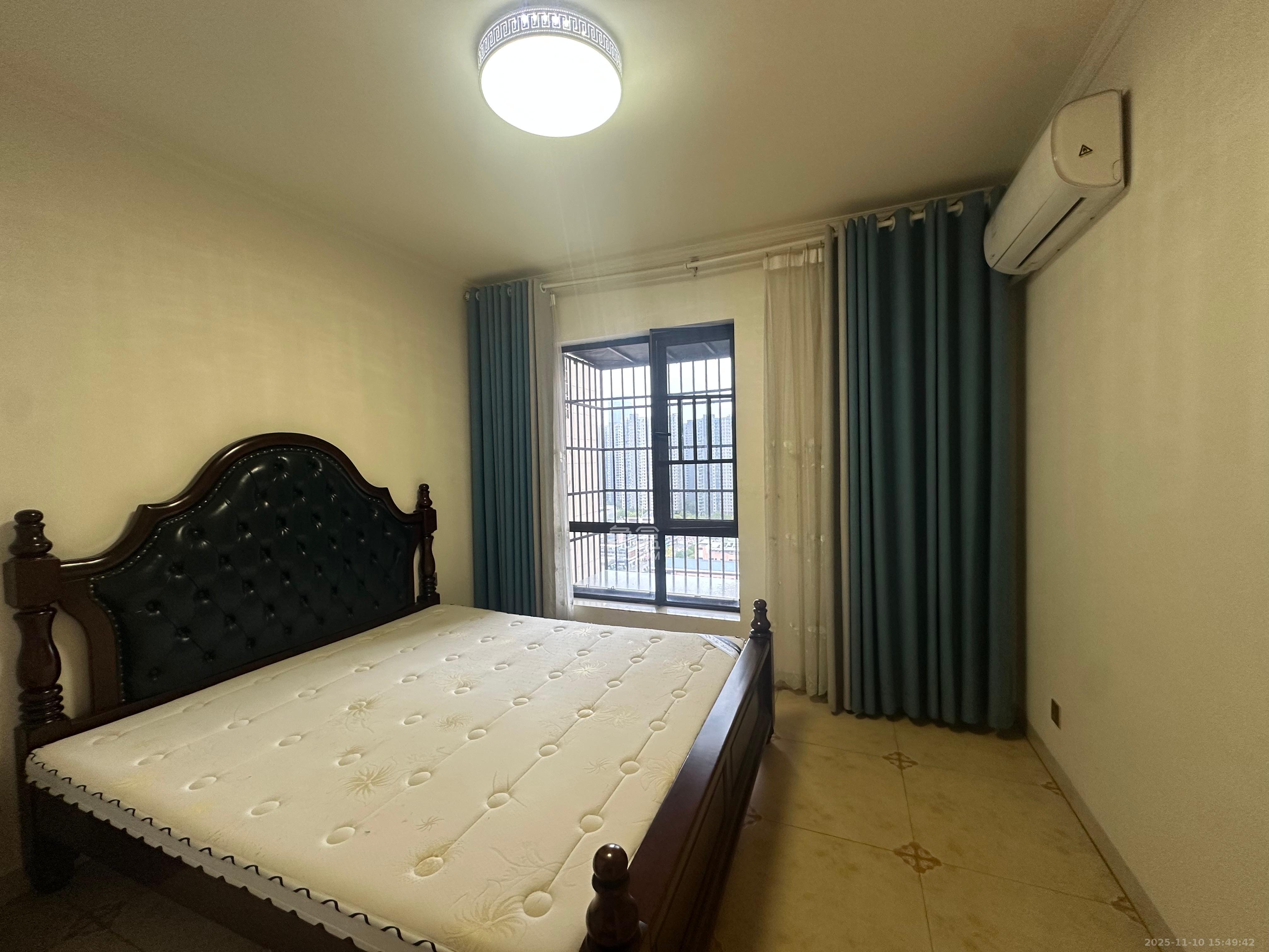 国泰九龙湾  3室2厅2卫    2500.0元/月室内图