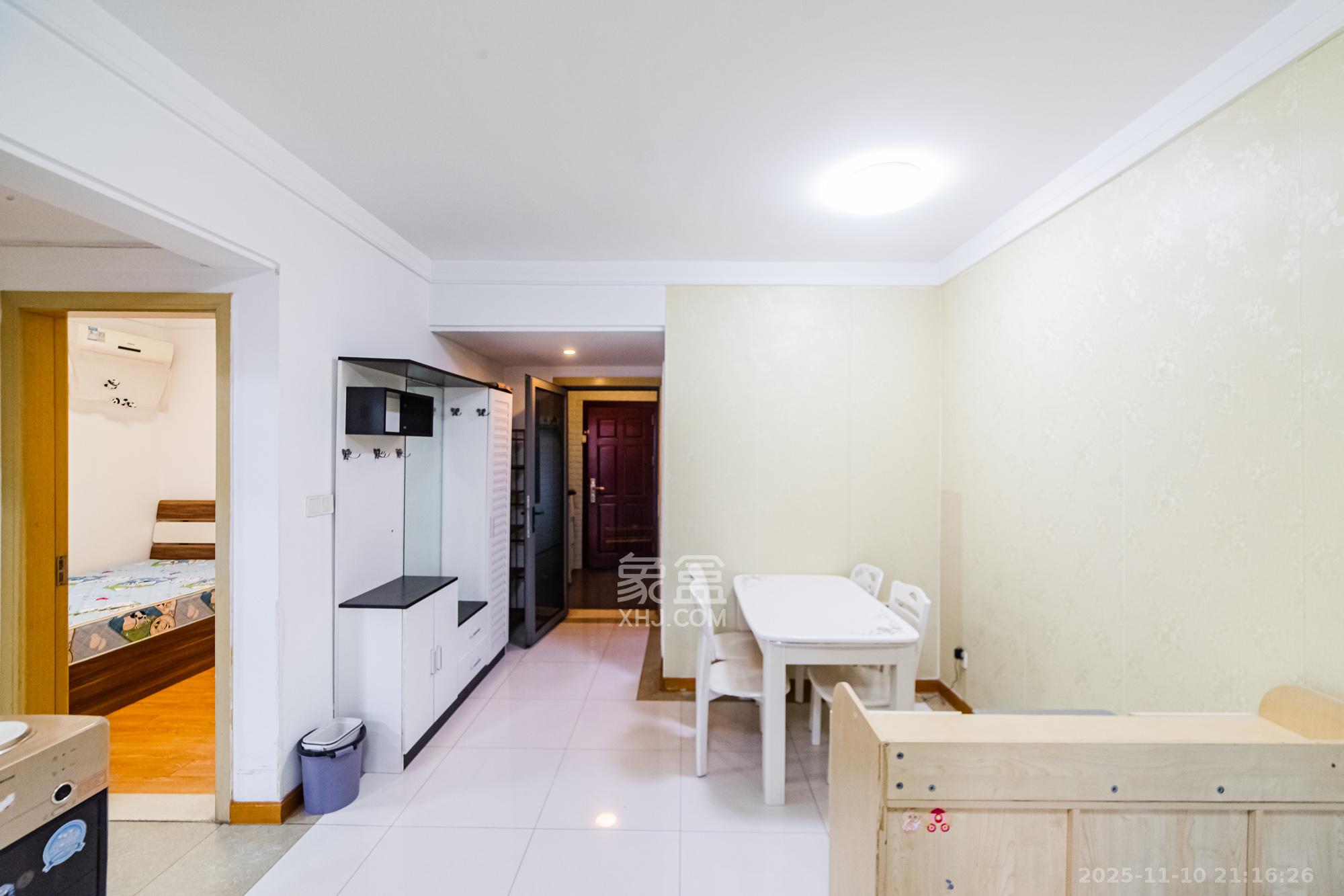 珠江花城三期锦鲤 2室2厅1卫 57.2万 珠江花城三期锦鲤 2室2厅1卫 57.2万客厅