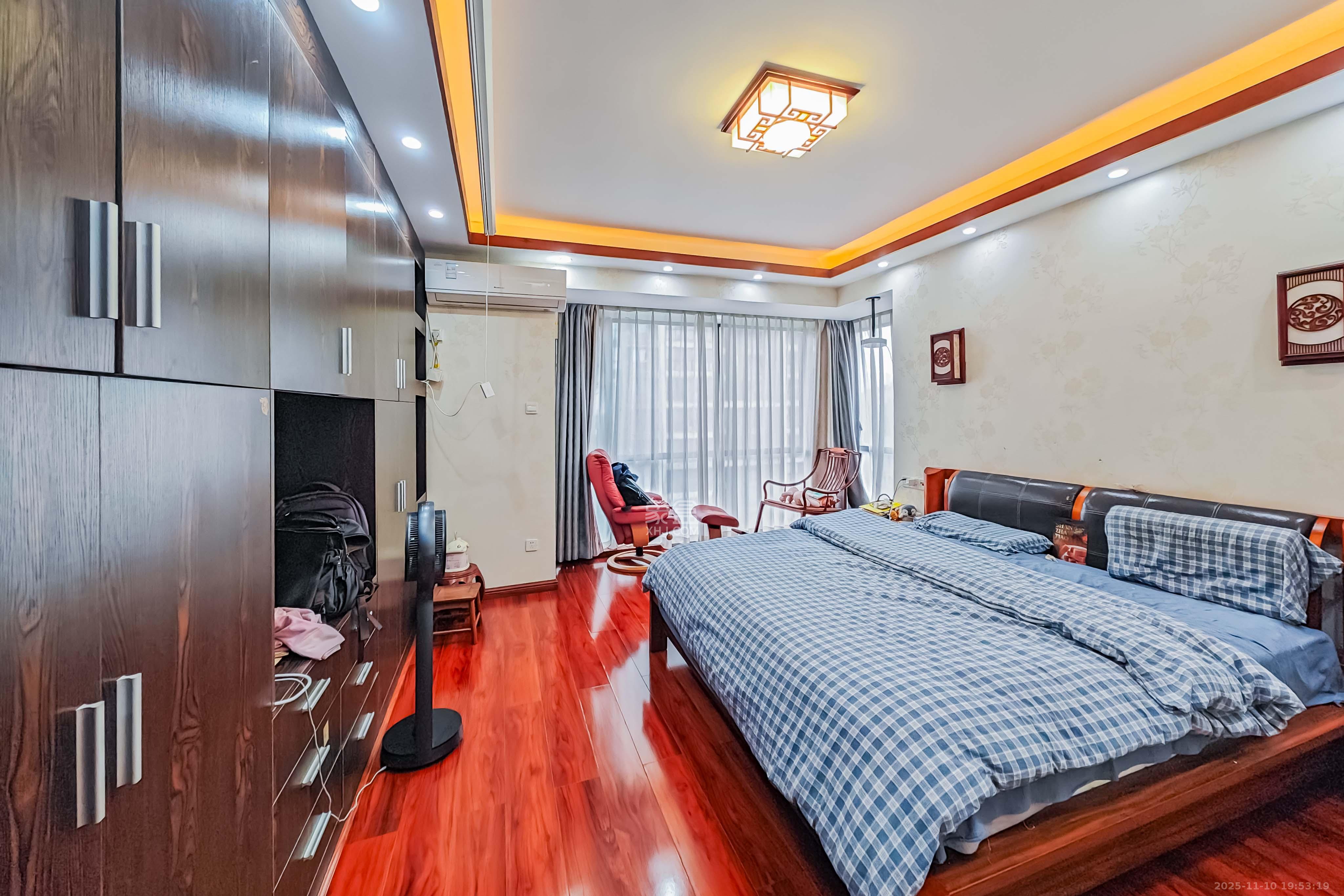 融科东南海 6室2厅2卫 288.0万 融科东南海 6室2厅2卫 288.0万卧室