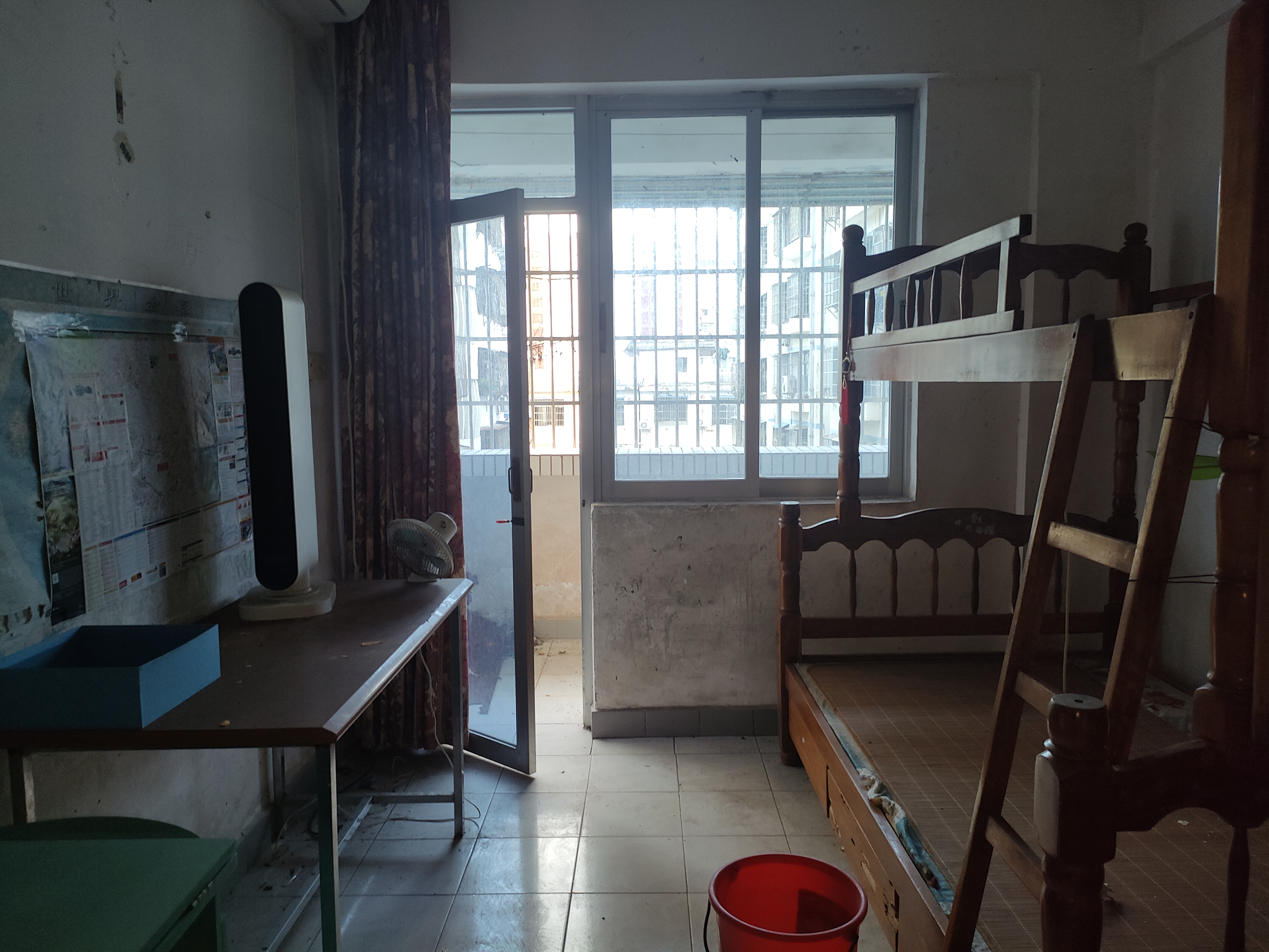 海口农行宿舍(海秀路48-1号) 3室2厅2卫 1500.0元/月 海口农行宿舍(海秀路48-1号) 3室2厅2卫 1500.0元/月室内图