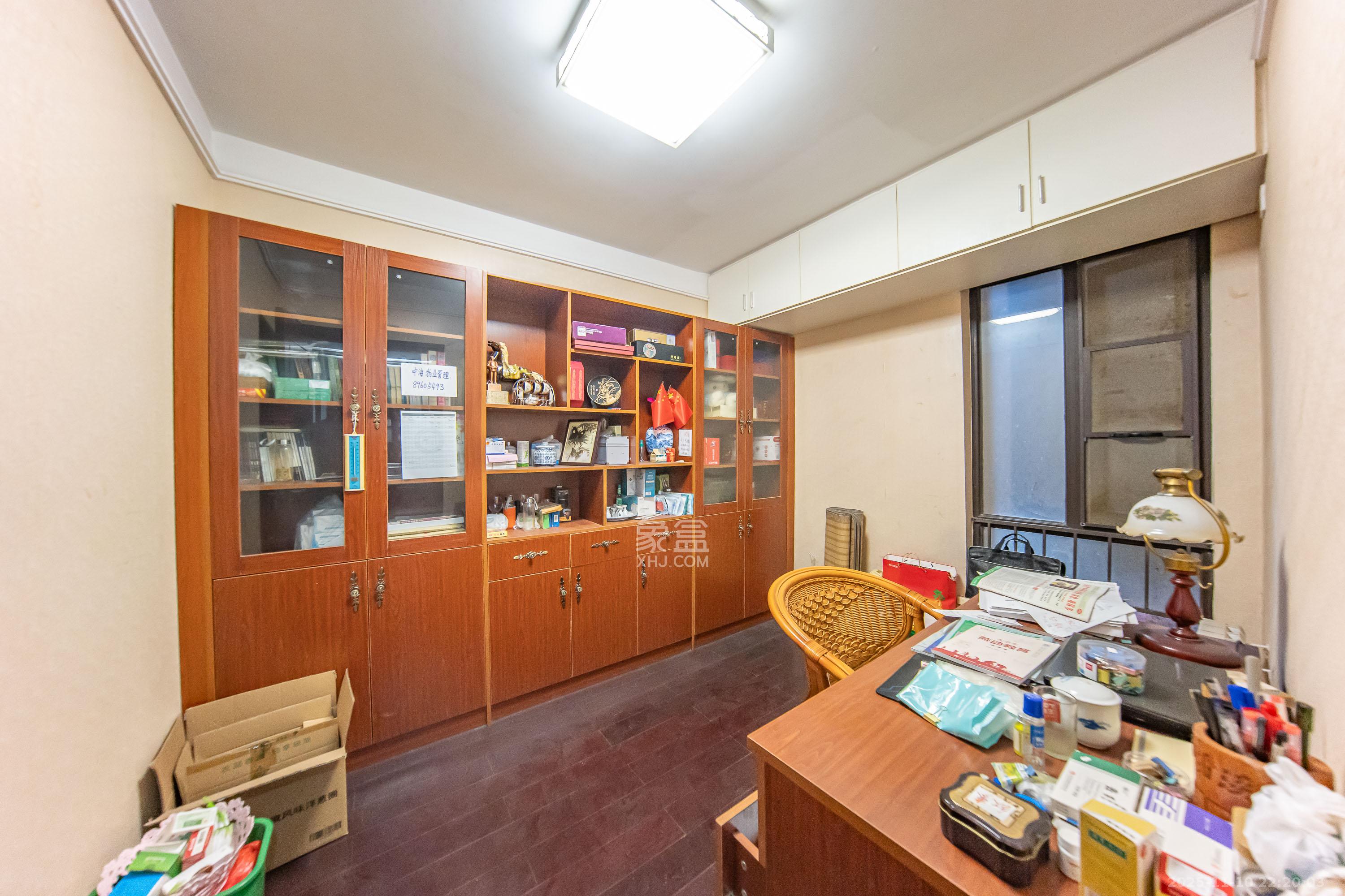 中海国际二期 3室2厅1卫 60.8万 中海国际二期 3室2厅1卫 60.8万卧室