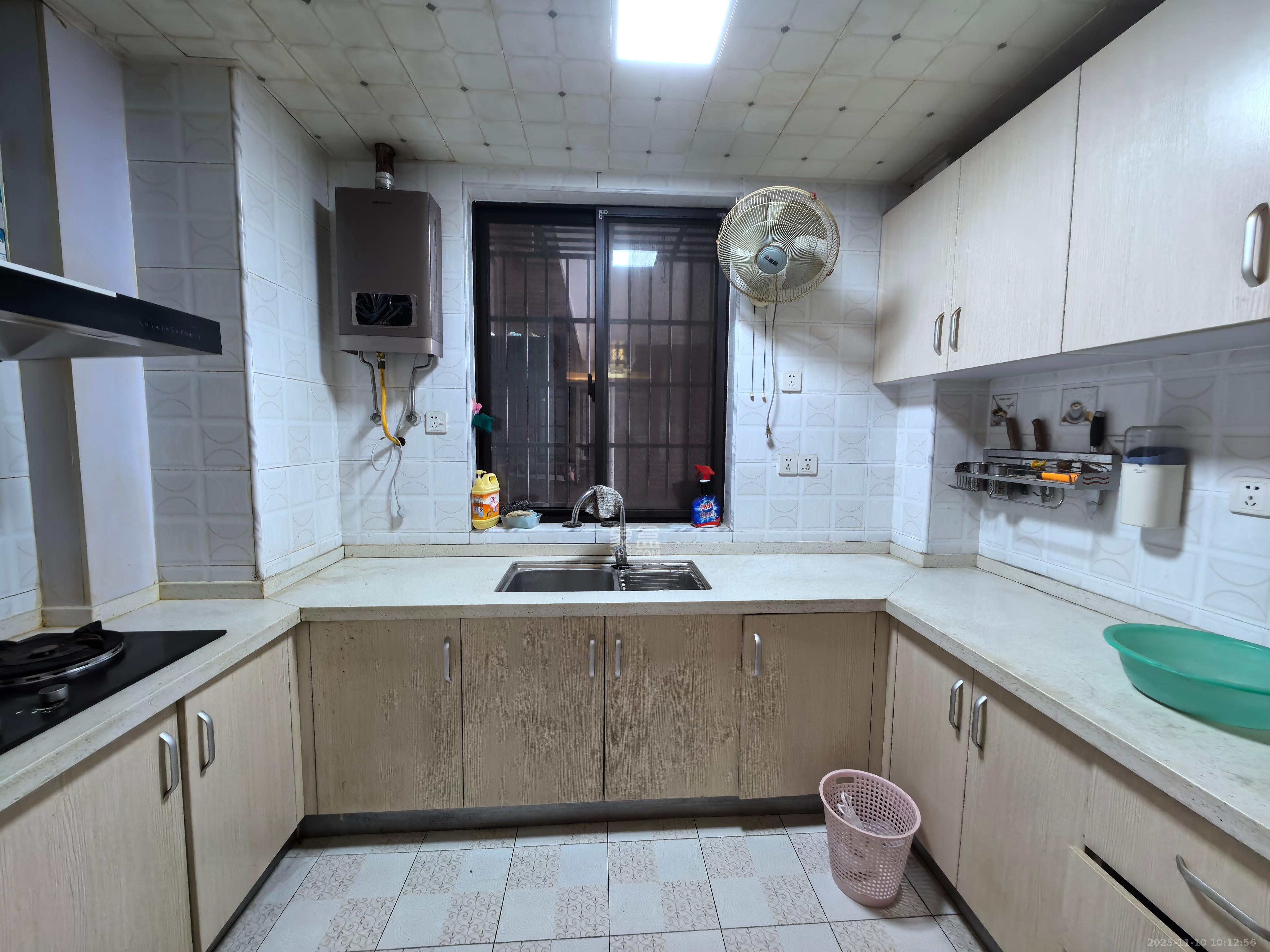 新城国际花都 3室2厅1卫 1800.0元/月 新城国际花都 3室2厅1卫 1800.0元/月室内图