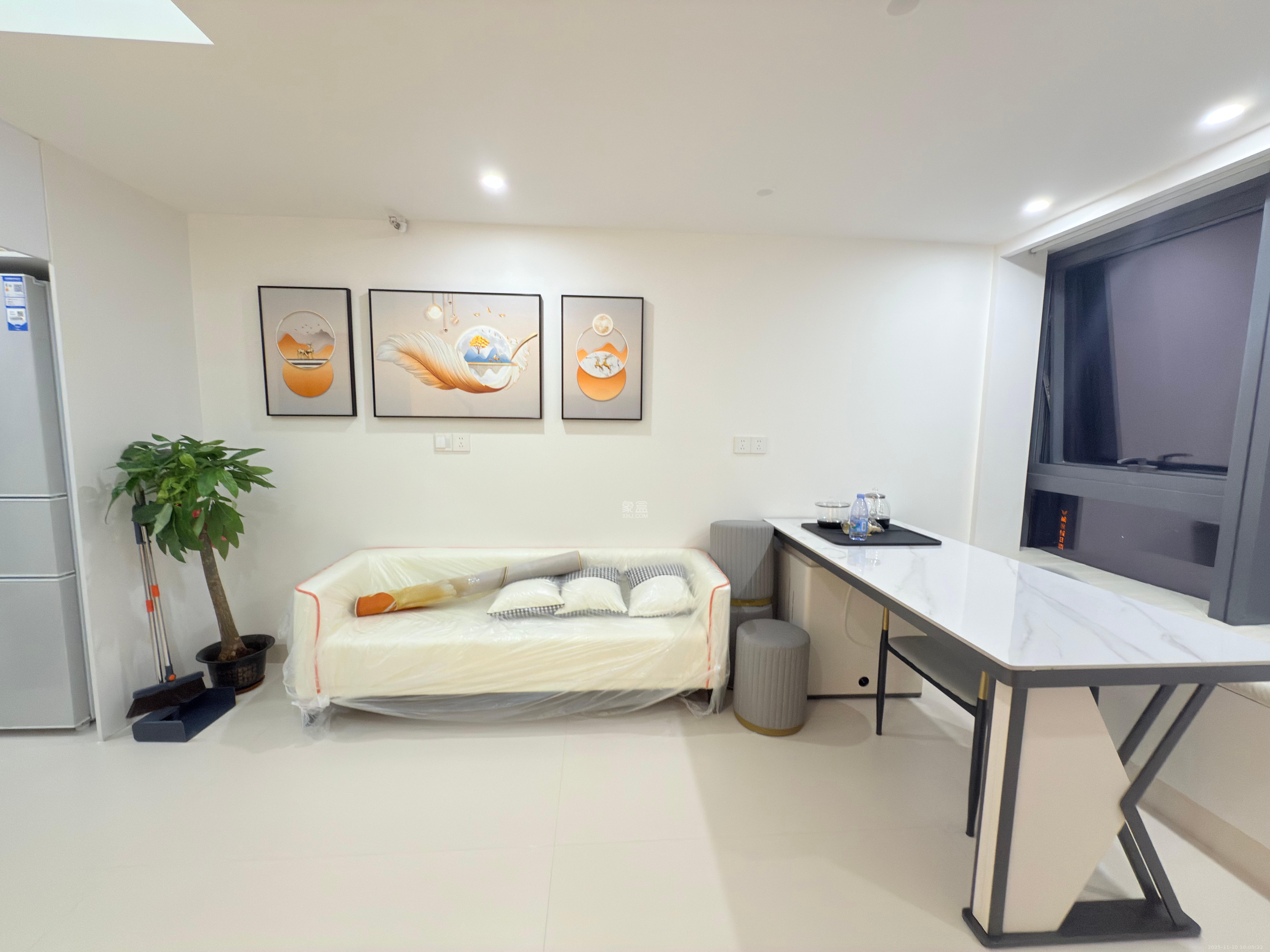 卓越中寰  2室1厅1卫    2700.0元/月