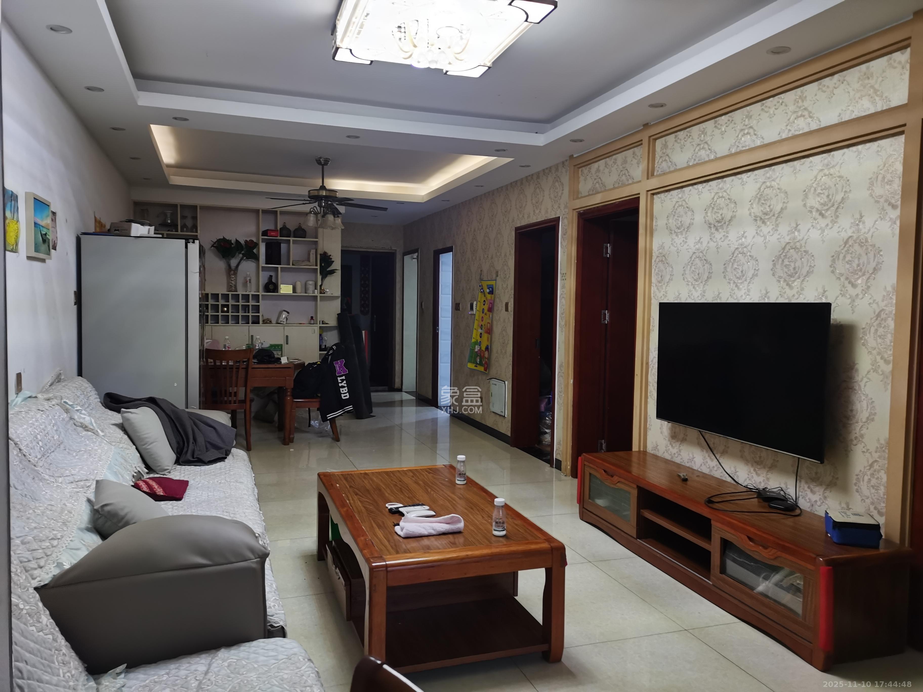 中信凯旋城（中信新城四期）  3室2厅1卫    2100.0元/月室内图1