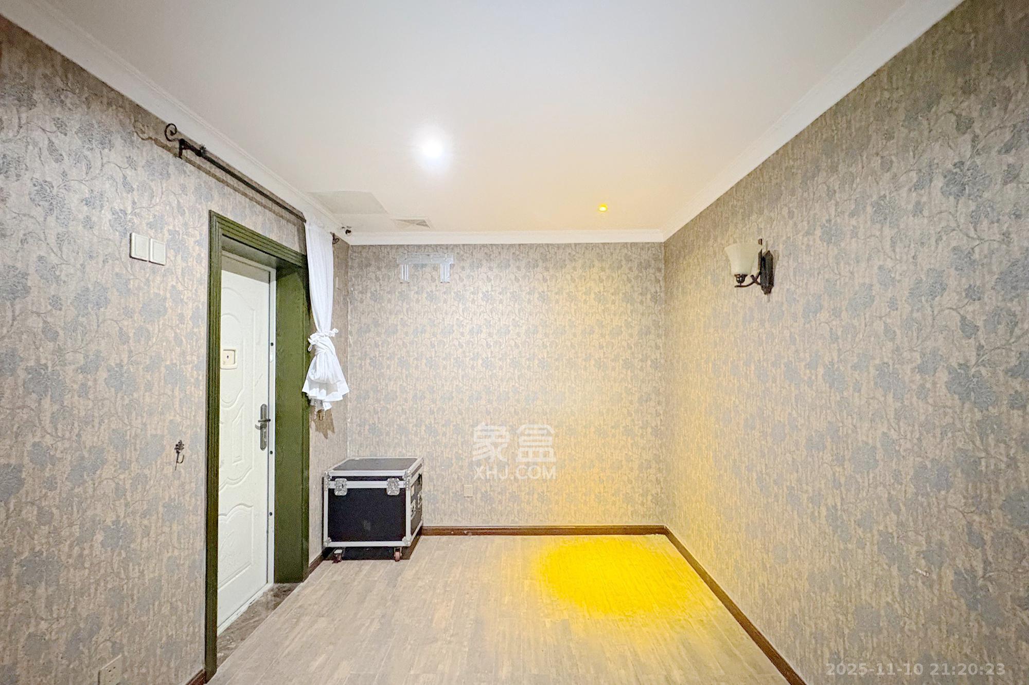 明景公寓  3室2厅1卫    97.0万客厅