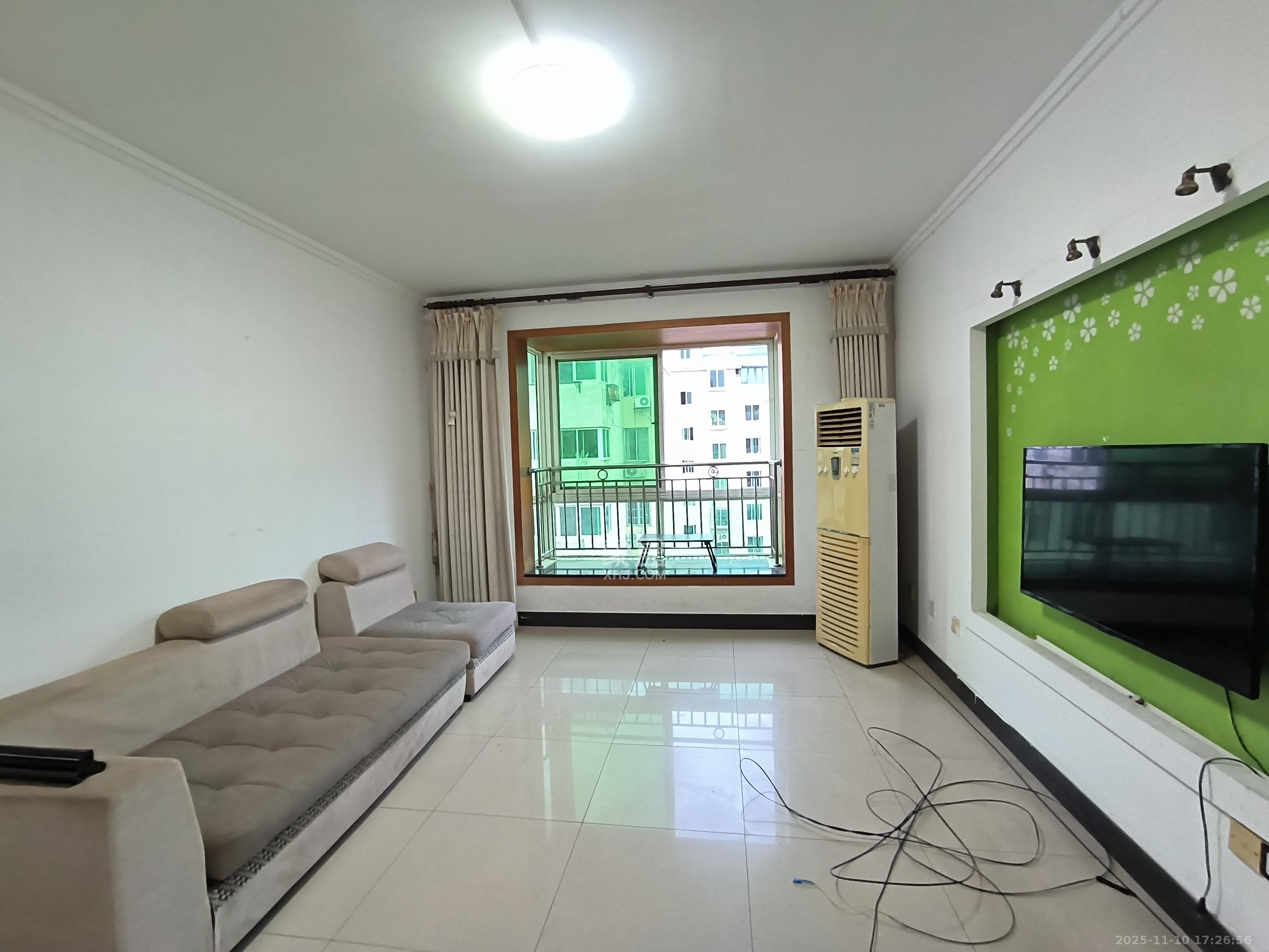 咸嘉新村嘉旺苑  3室2厅2卫    1900.0元/月