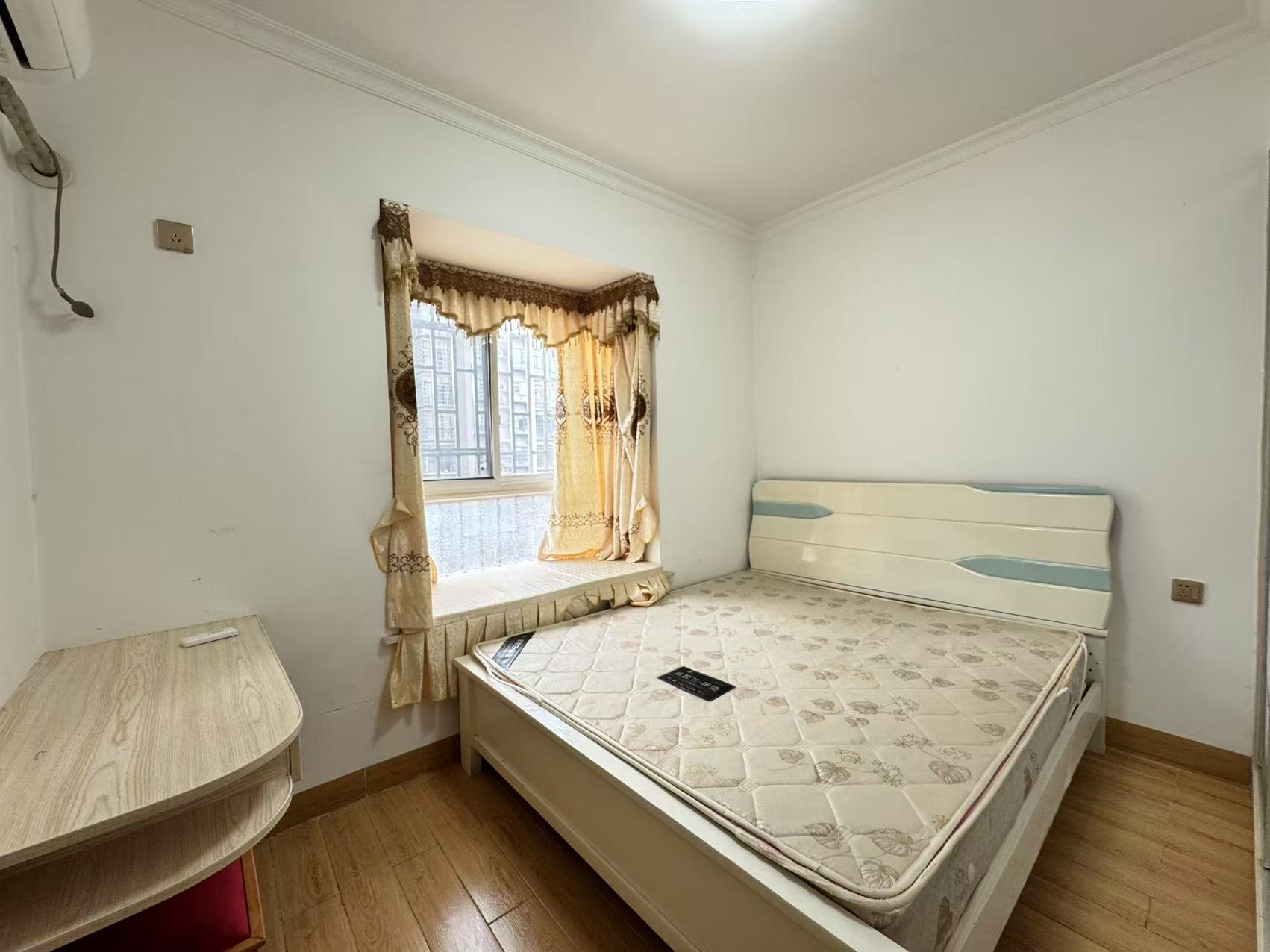 冠都现代城(冠都幸福彼岸) 4室2厅2卫 2600.0元/月 冠都现代城(冠都幸福彼岸) 4室2厅2卫 2600.0元/月室内图