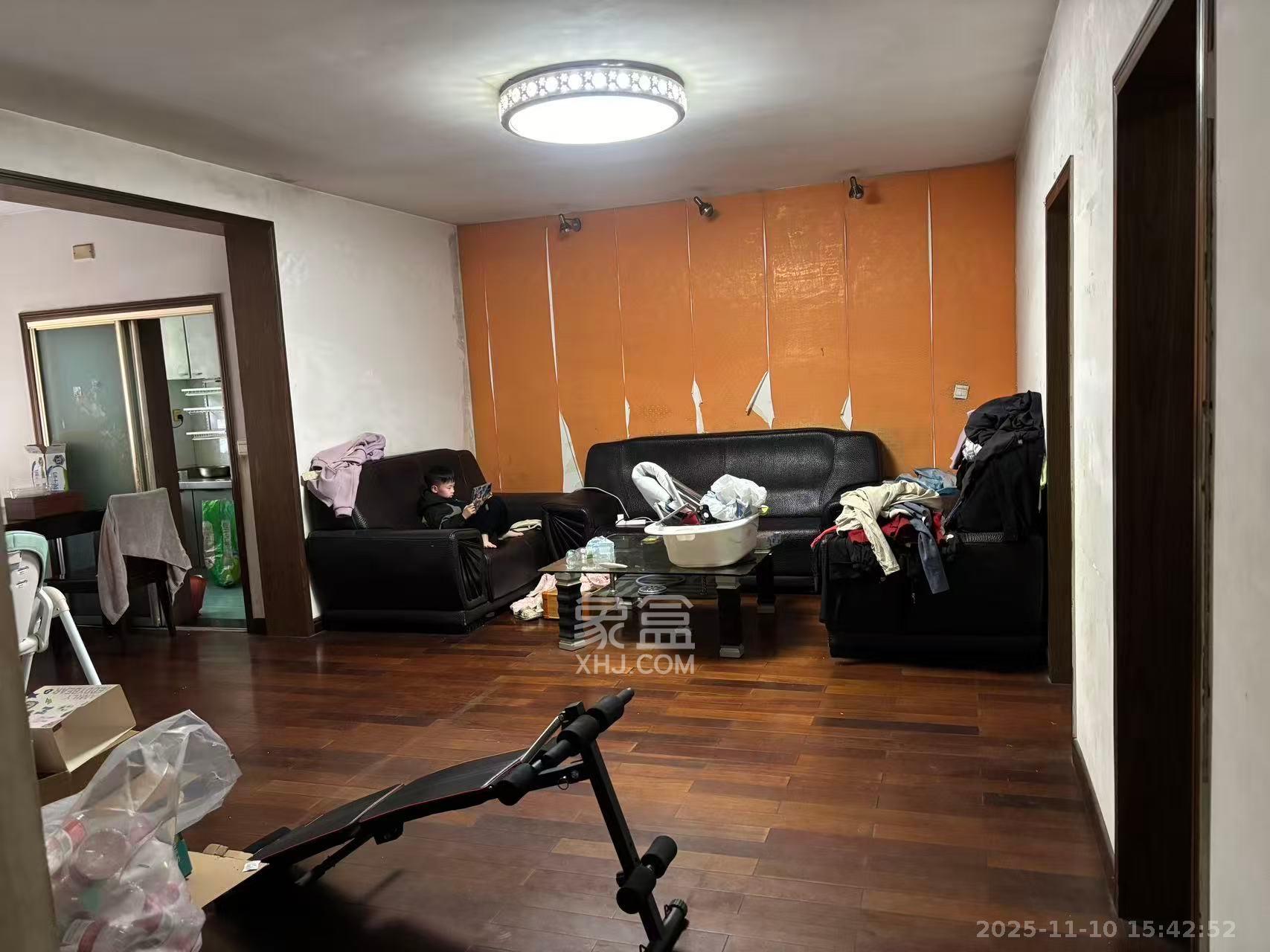 江南苑  2室1厅1卫    2000.0元/月