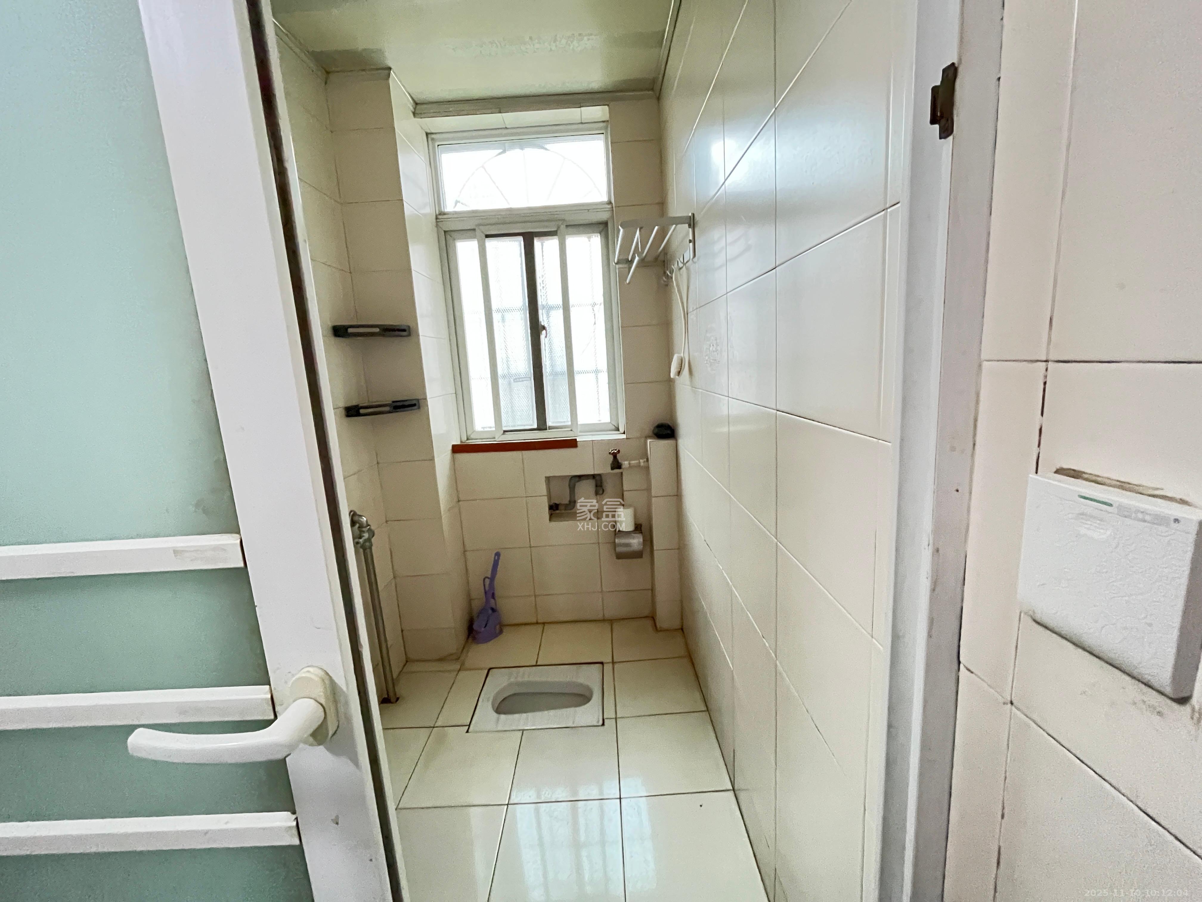 古汉城宿舍（同超集团控股公司）  3室2厅2卫    1800.0元/月室内图