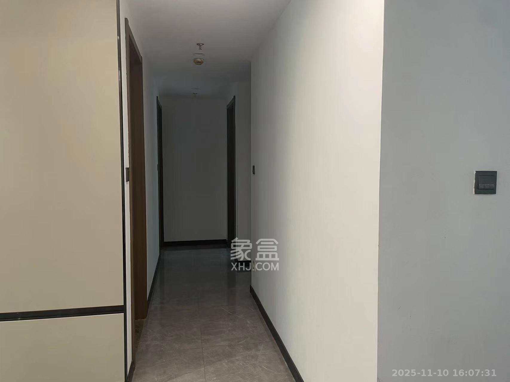 卓越中寰 4室2厅2卫 5200.0元/月 卓越中寰 4室2厅2卫 5200.0元/月室内图