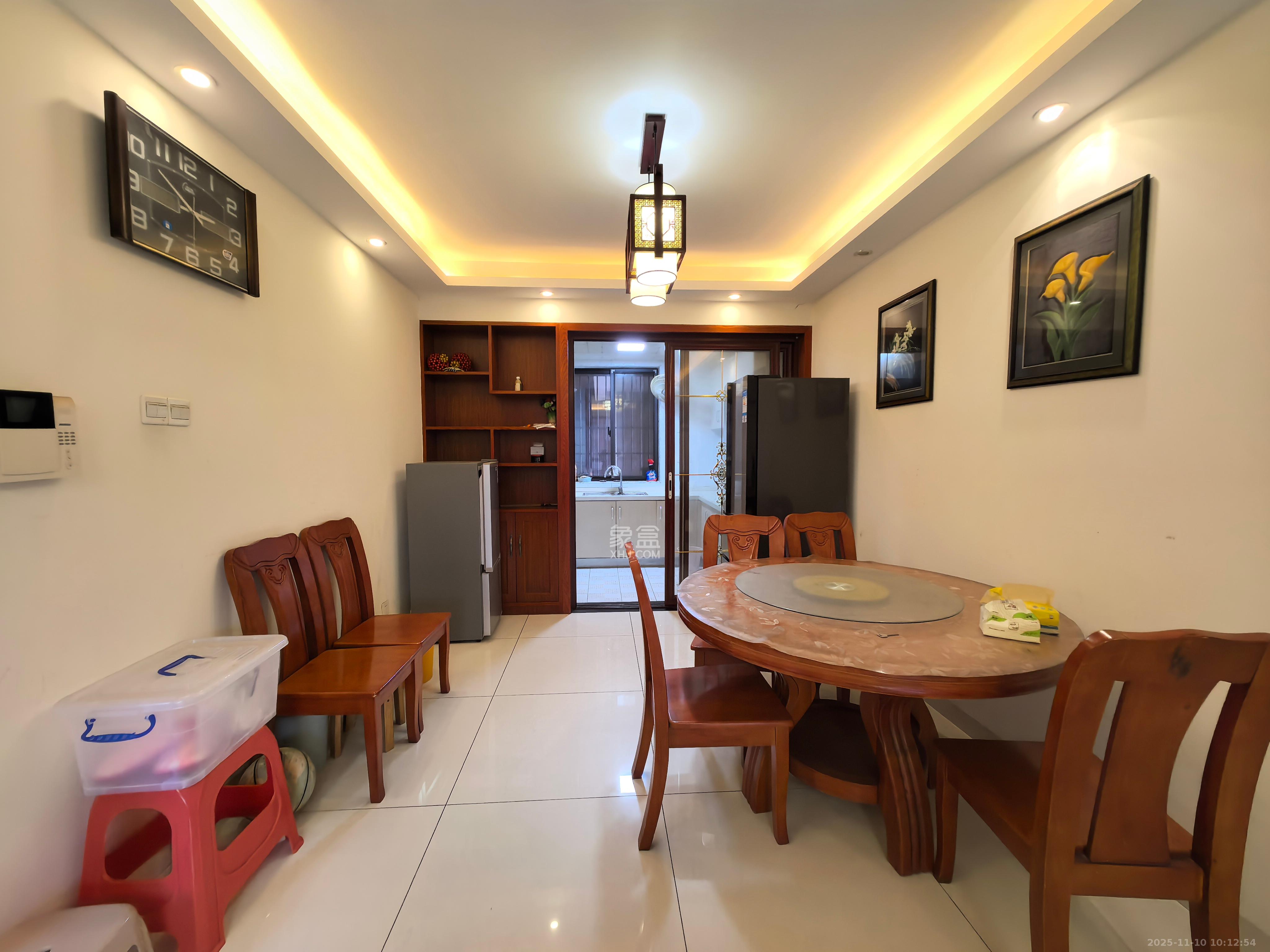 新城国际花都  3室2厅1卫    1800.0元/月室内图