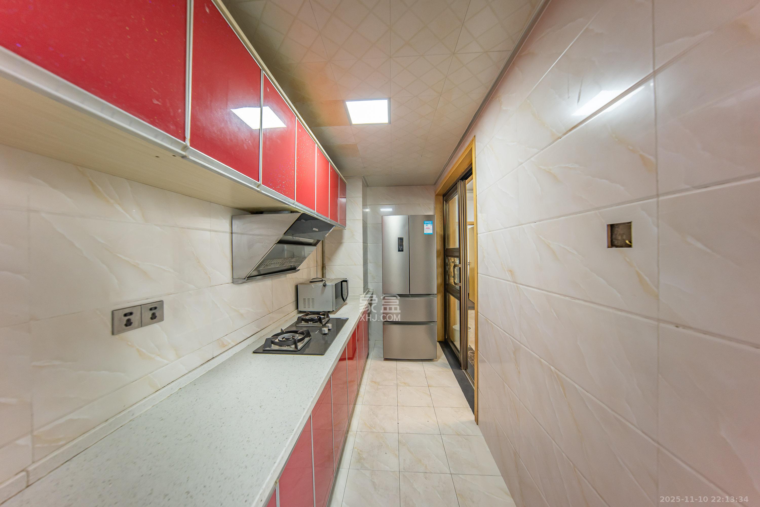 华润橡树湾 1室2厅2卫 93.8万 华润橡树湾 1室2厅2卫 93.8万厨房